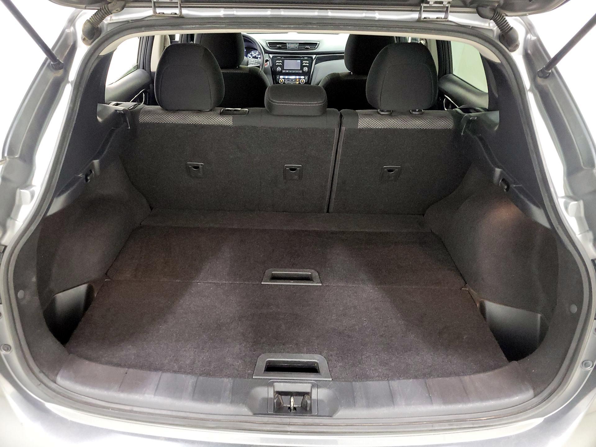 Thumbnail: 2017 Nissan Rogue Sport - 20