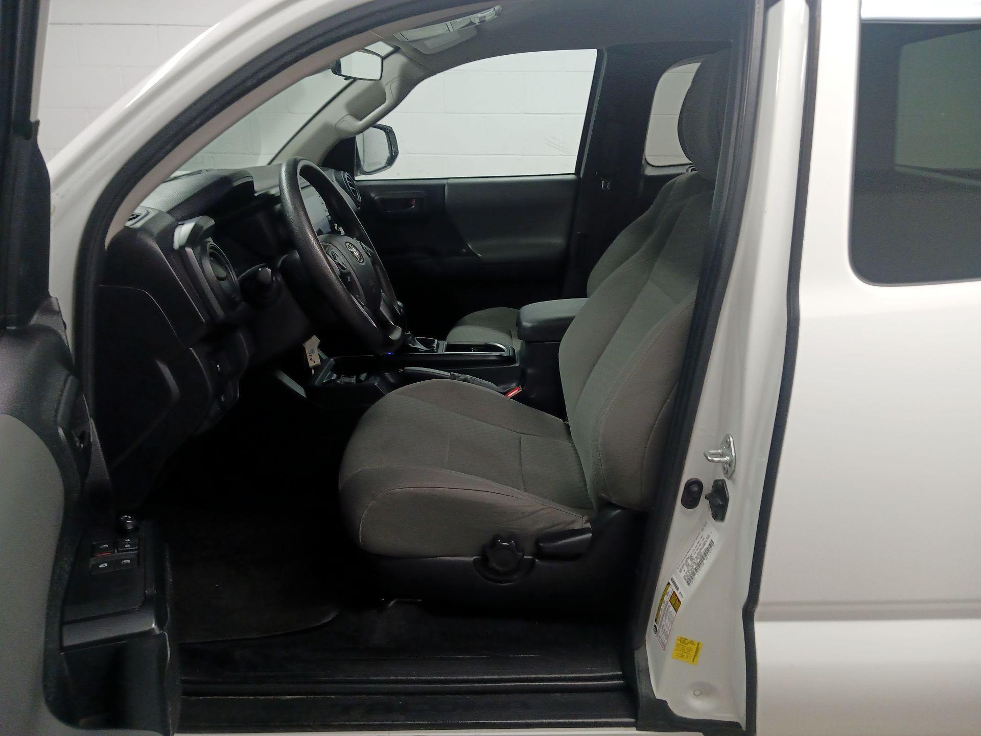 Thumbnail: 2022 Toyota Tacoma - 11