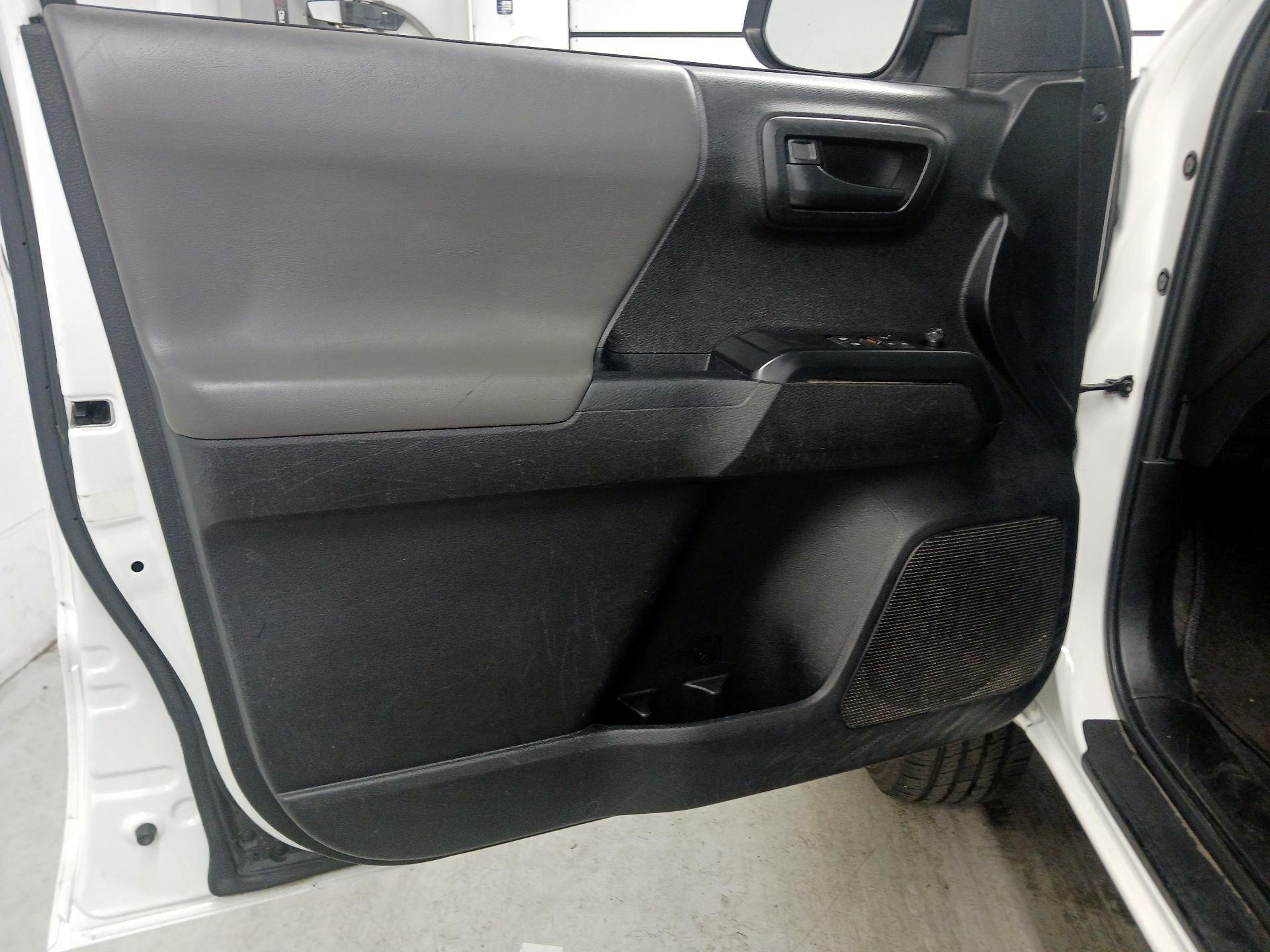 Thumbnail: 2022 Toyota Tacoma - 12