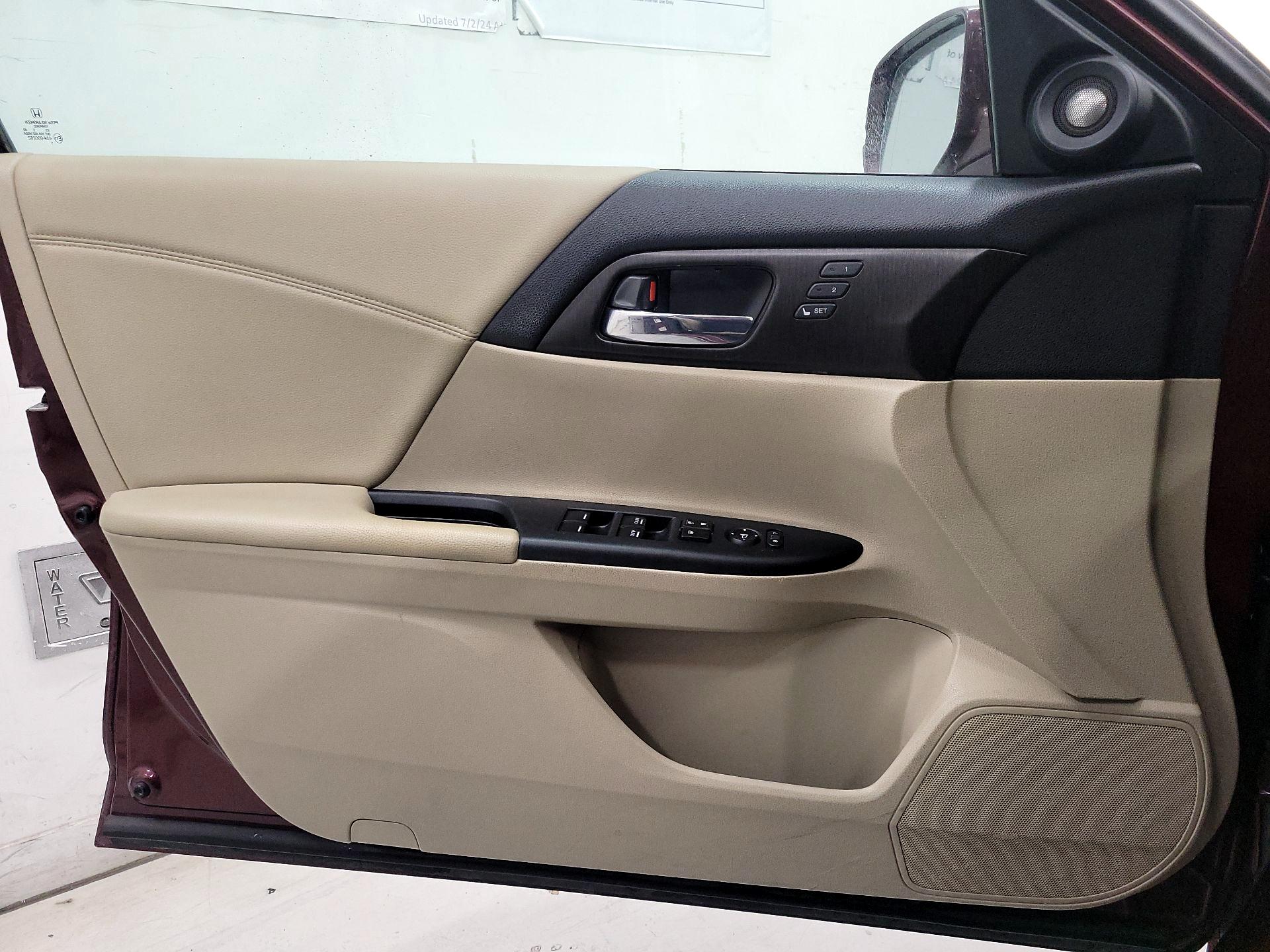 Thumbnail: 2015 Honda Accord - 10