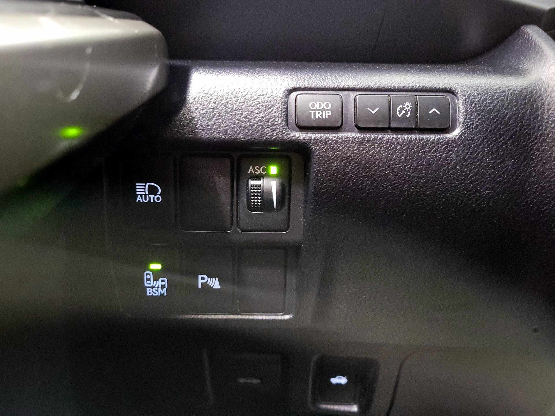 Thumbnail: 2019 Lexus IS - 13