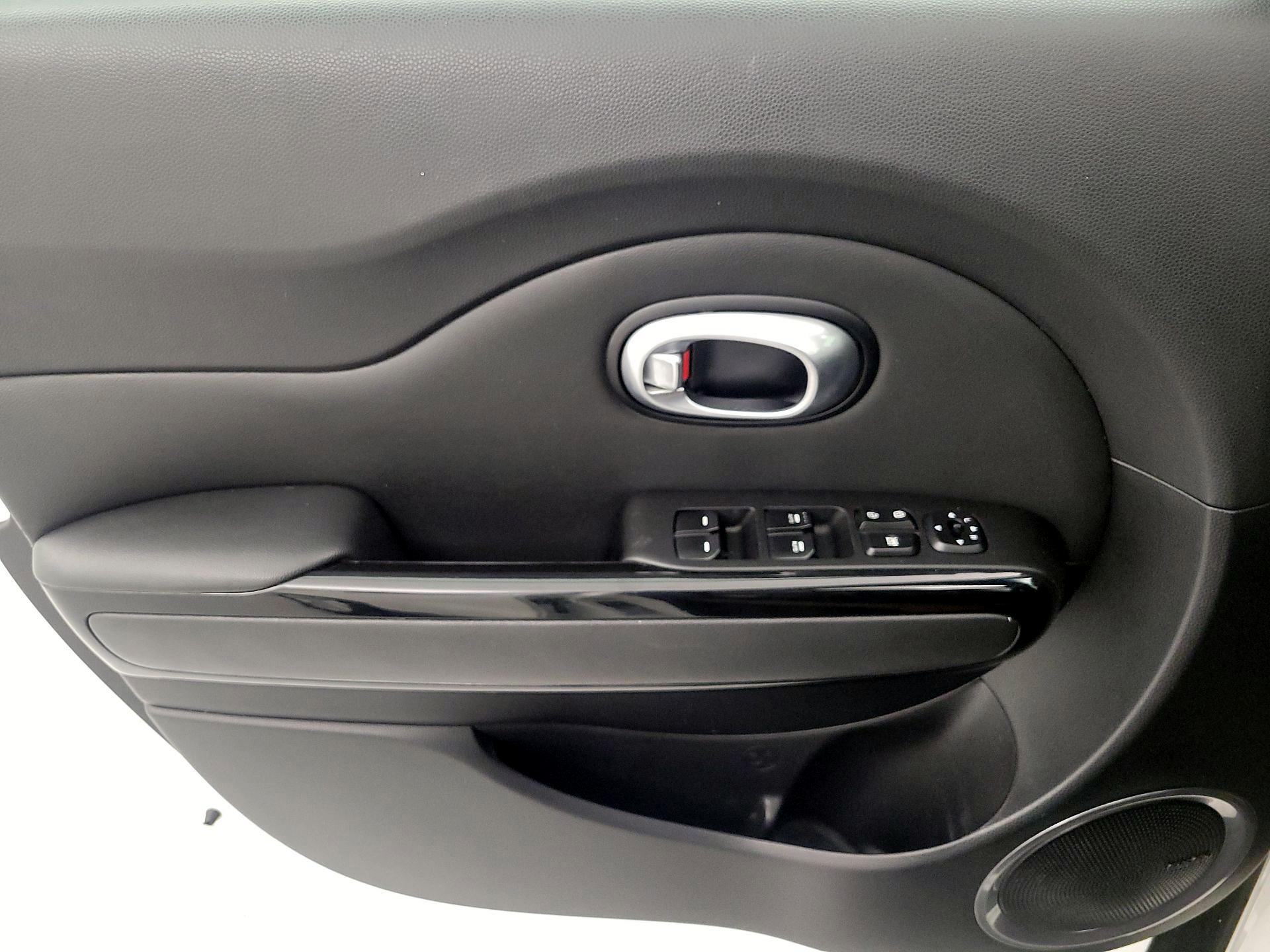 Thumbnail: 2015 Kia Soul - 10