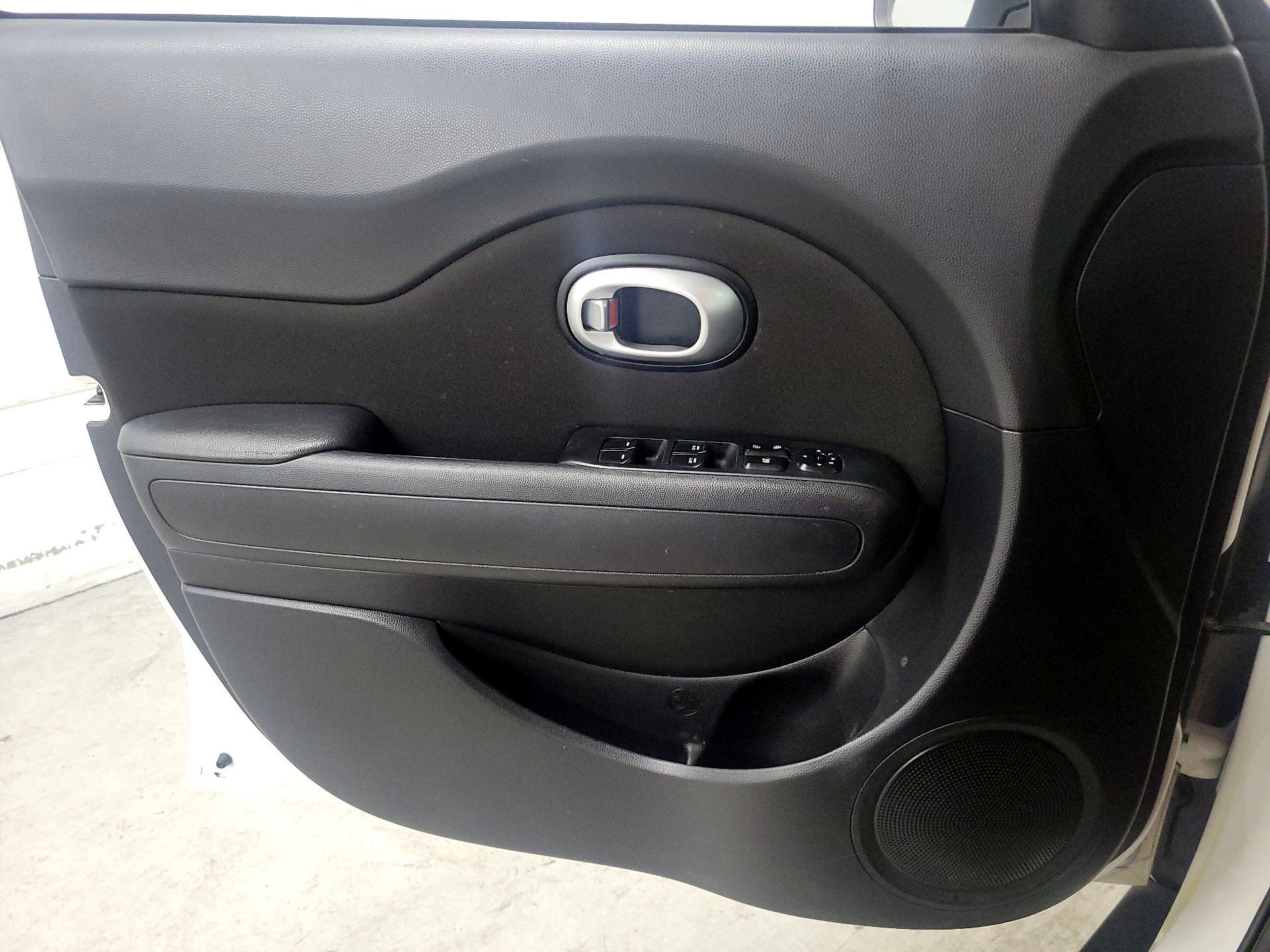 Thumbnail: 2016 Kia Soul - 12
