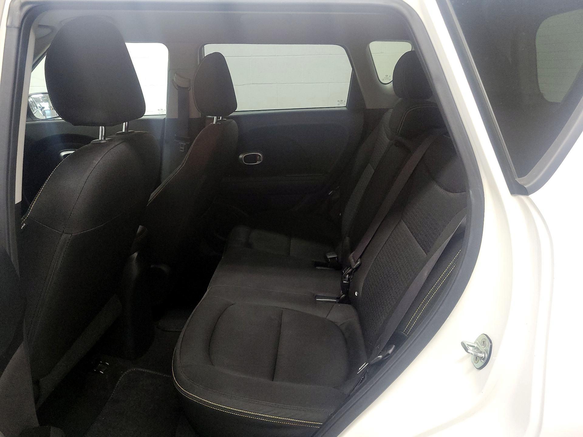 Thumbnail: 2016 Kia Soul - 16