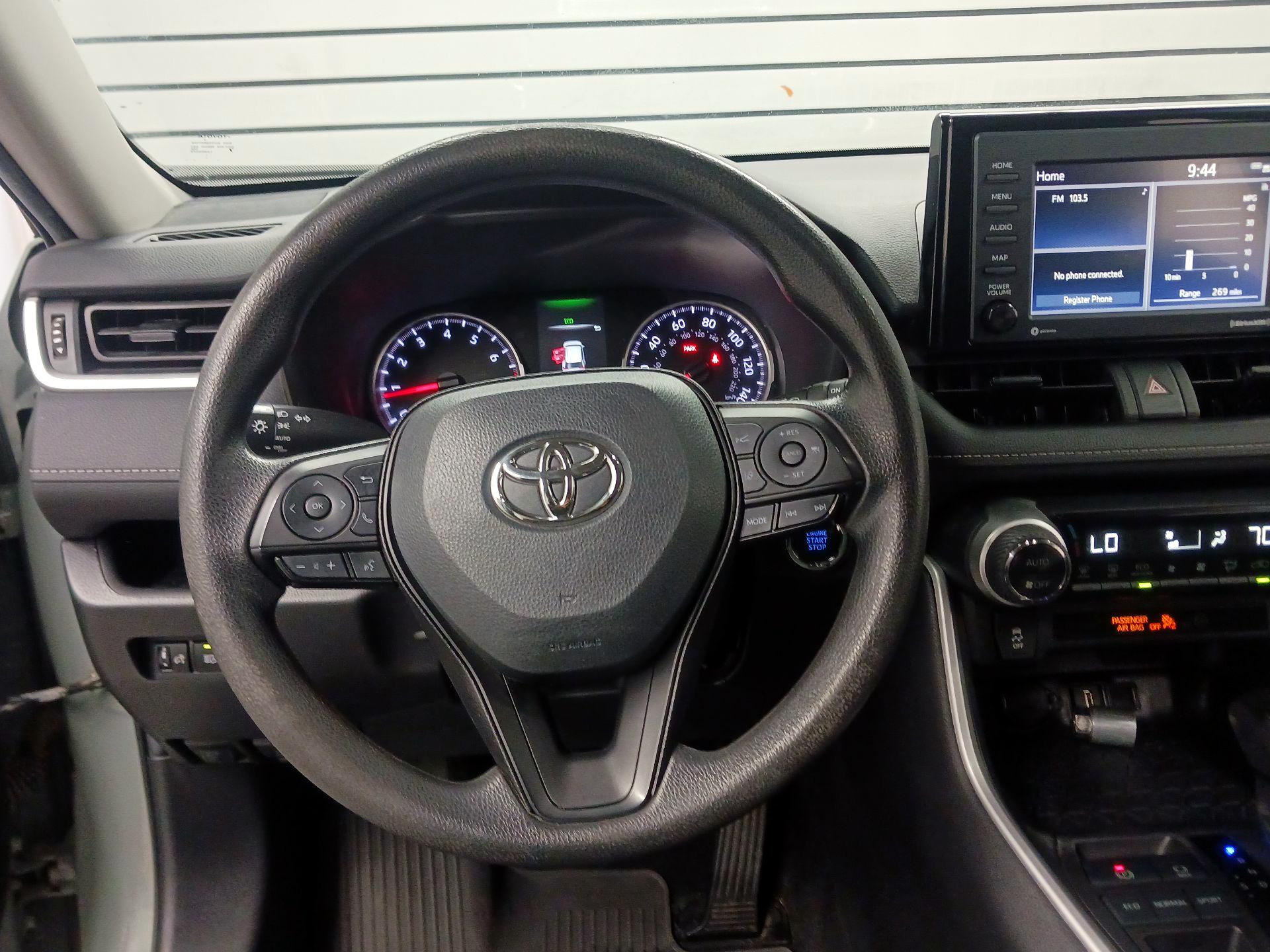 Thumbnail: 2022 Toyota RAV4 - 10