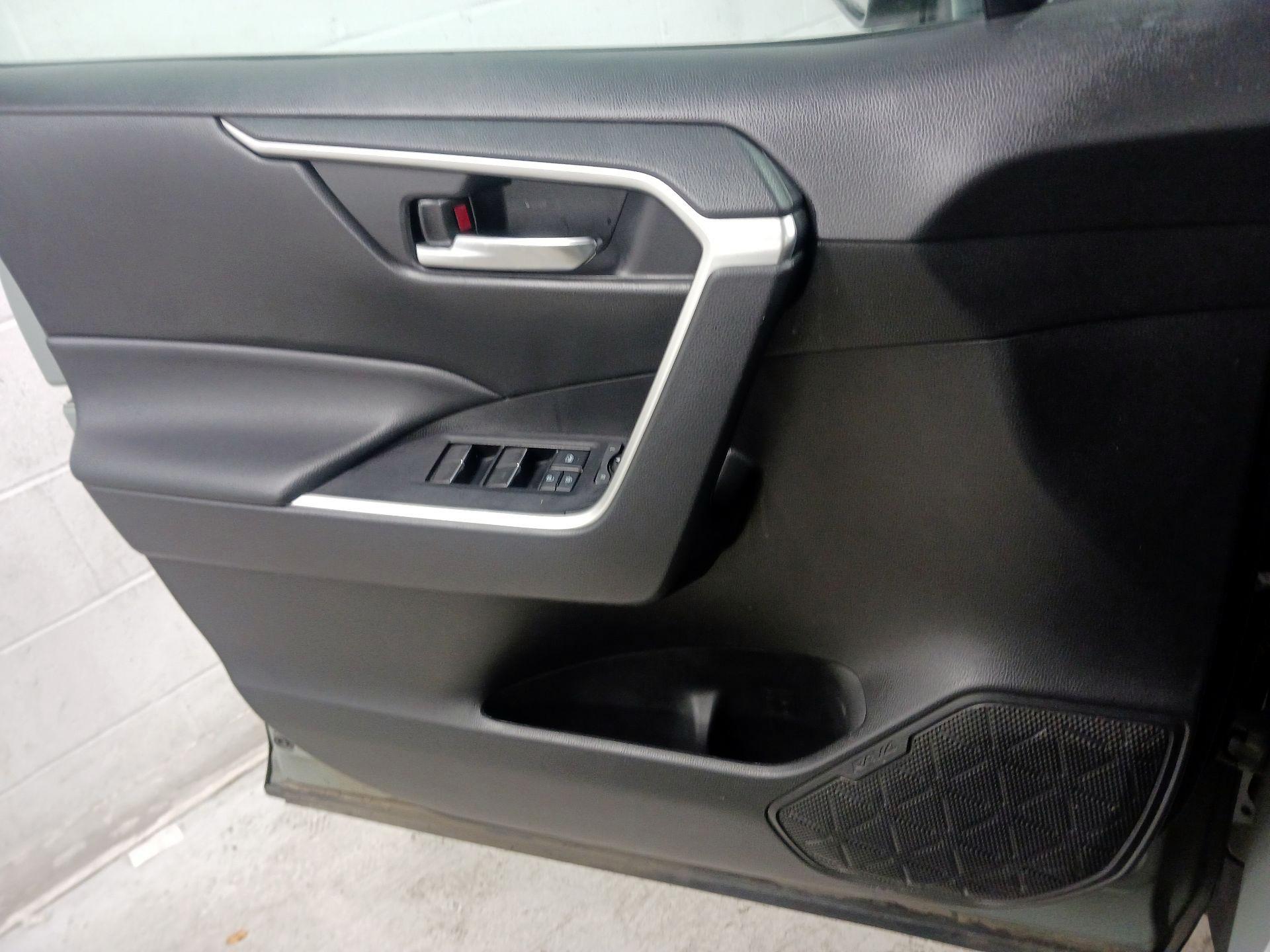 Thumbnail: 2022 Toyota RAV4 - 12