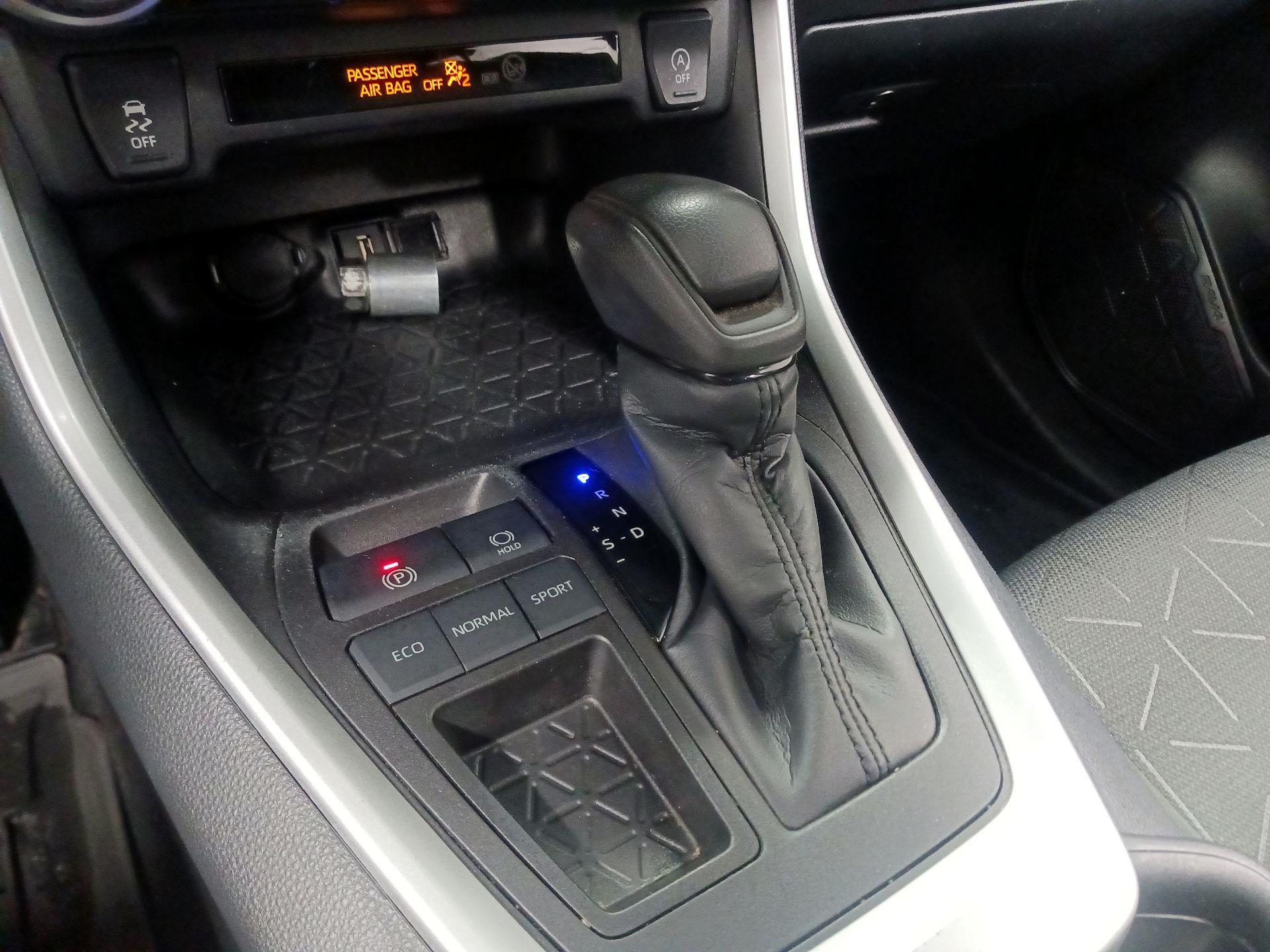 Thumbnail: 2022 Toyota RAV4 - 15