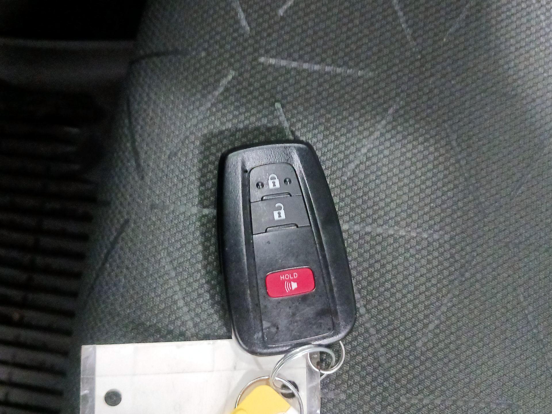 Thumbnail: 2022 Toyota RAV4 - 19