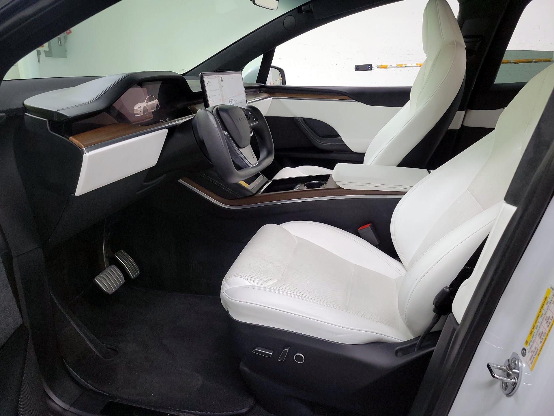 Thumbnail: 2022 Tesla Model X - 11