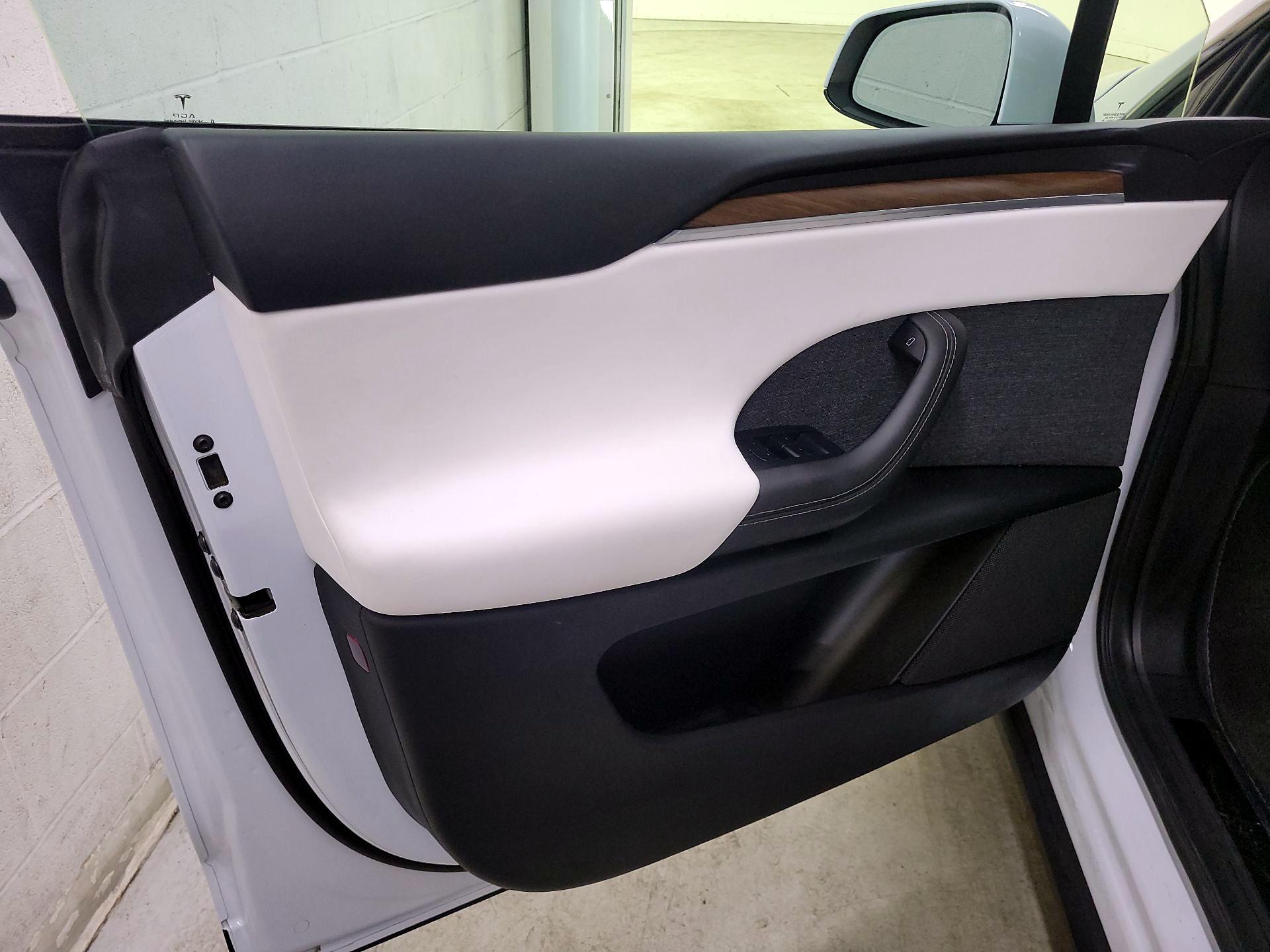 Thumbnail: 2022 Tesla Model X - 12