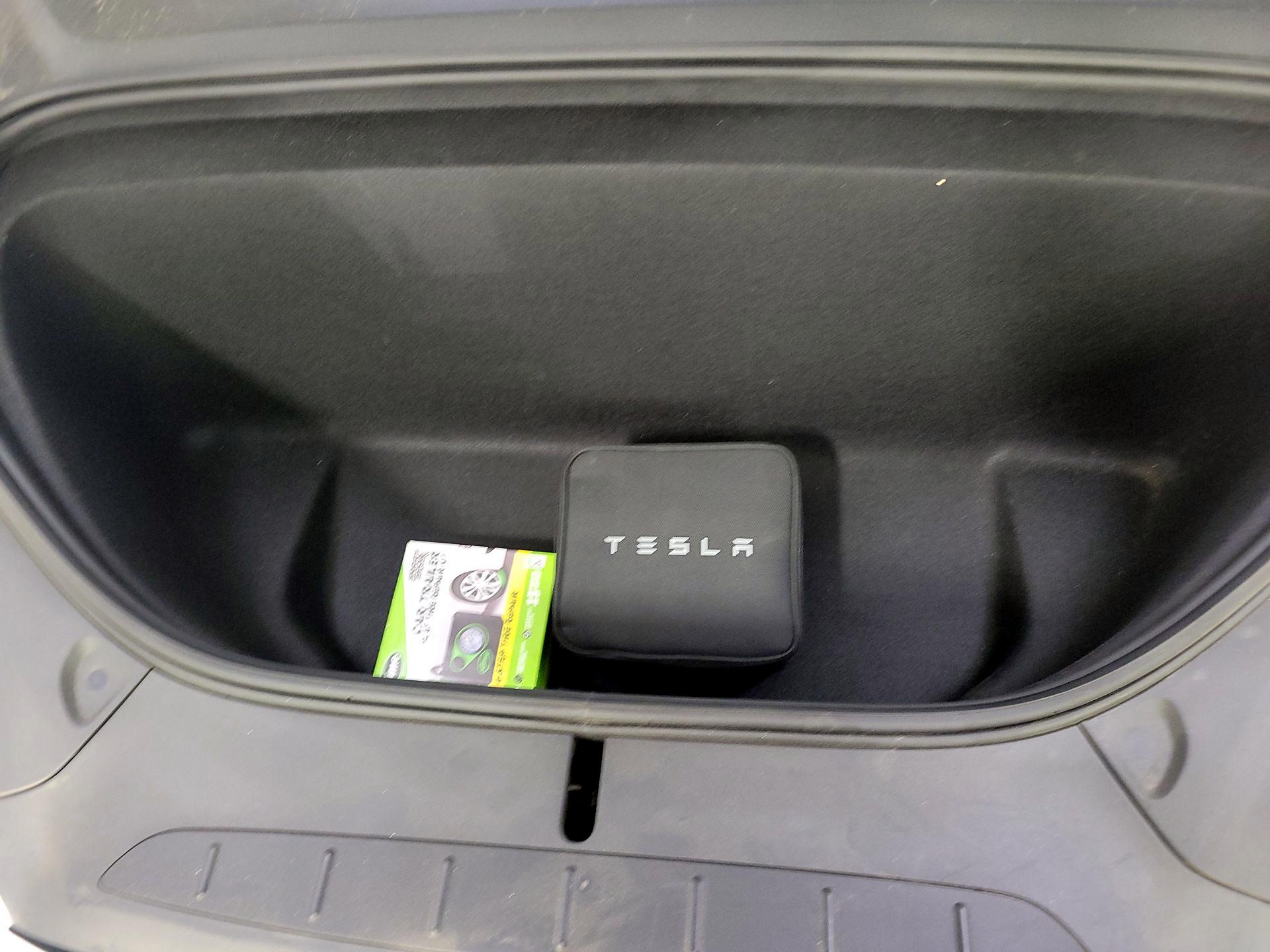 Thumbnail: 2022 Tesla Model X - 19