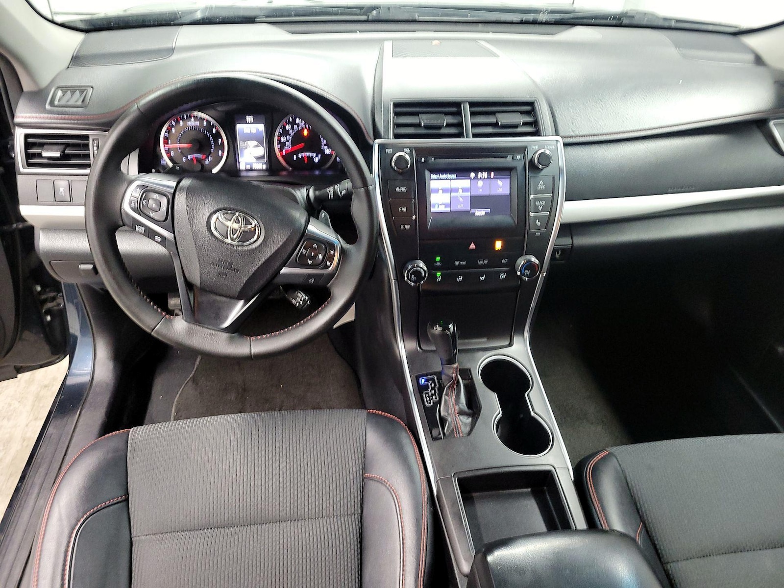 2017 Toyota Camry SE - Photo 10