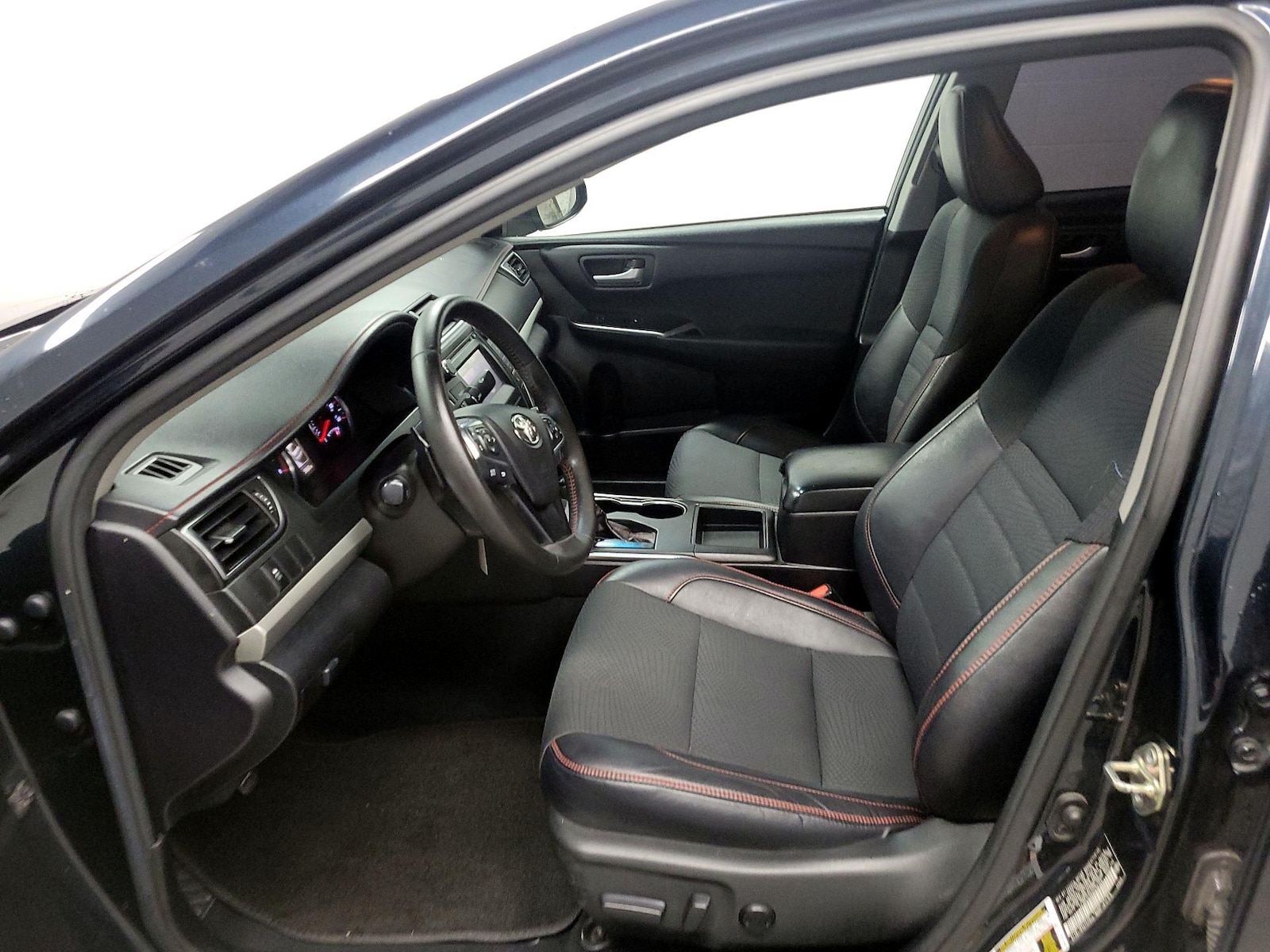 2017 Toyota Camry SE - Photo 12
