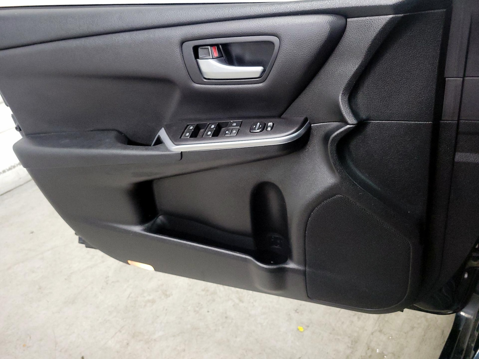 2017 Toyota Camry SE - Photo 13