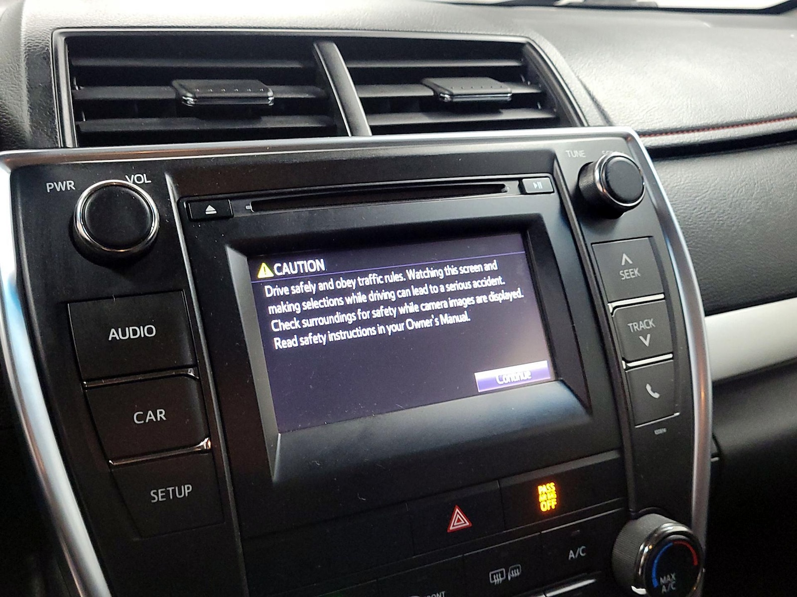 2017 Toyota Camry SE - Photo 14