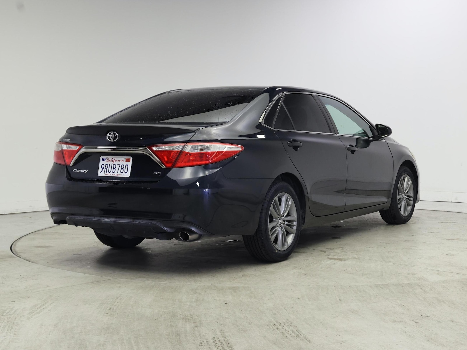 2017 Toyota Camry SE - Photo 9