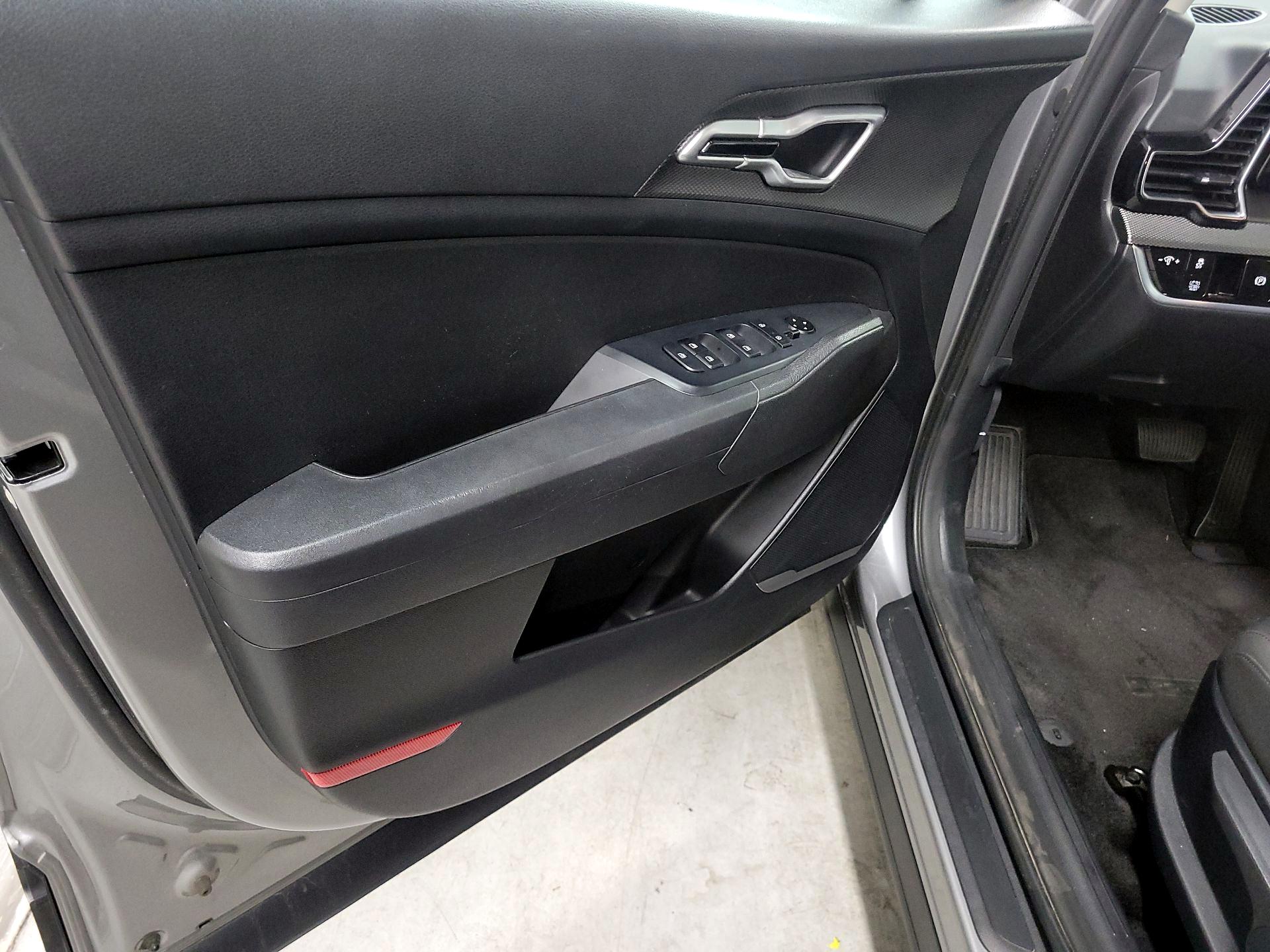 Thumbnail: 2023 Kia Sportage - 12