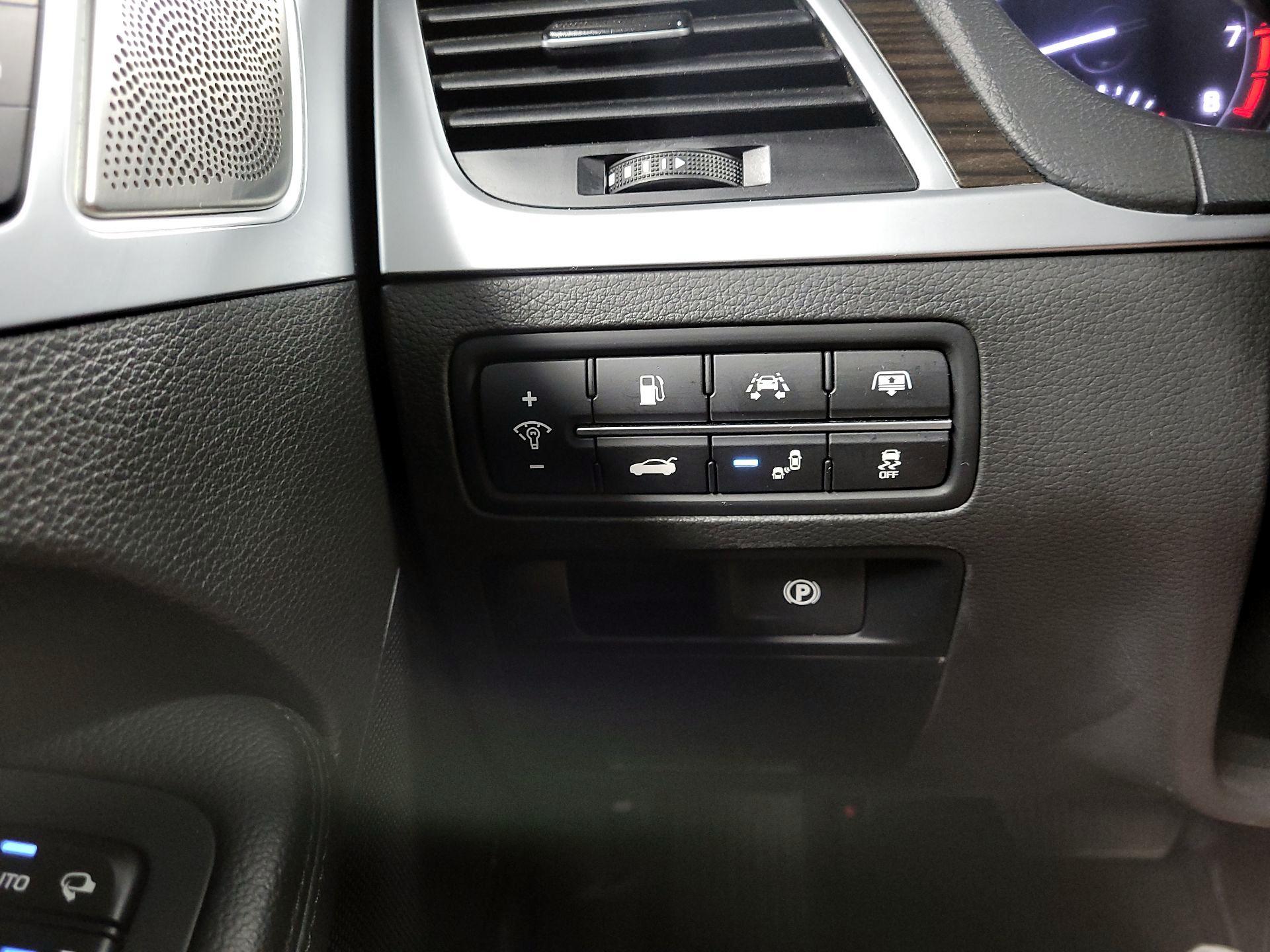 Thumbnail: 2018 Genesis G80 - 13