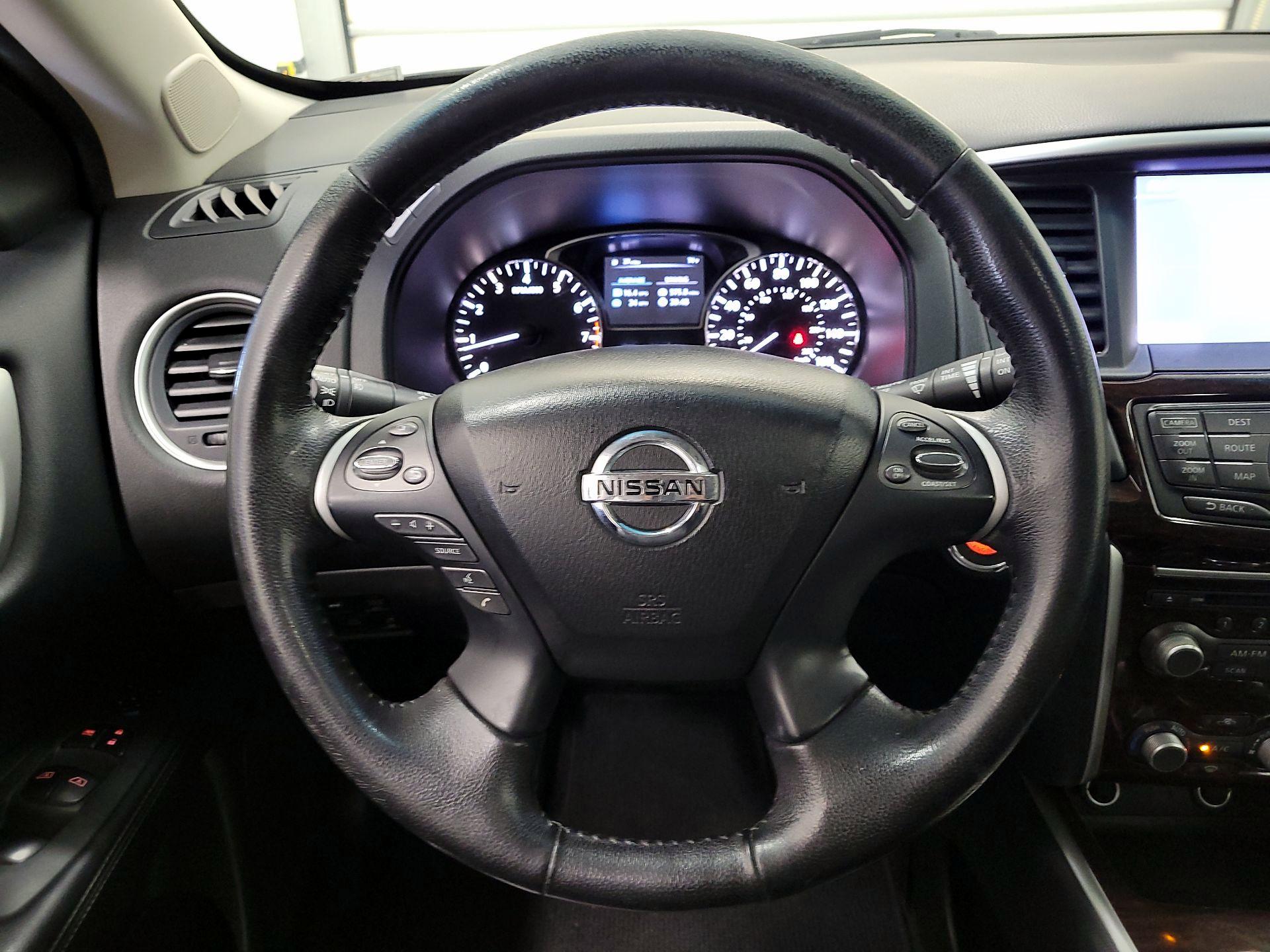 Thumbnail: 2014 Nissan Pathfinder - 10