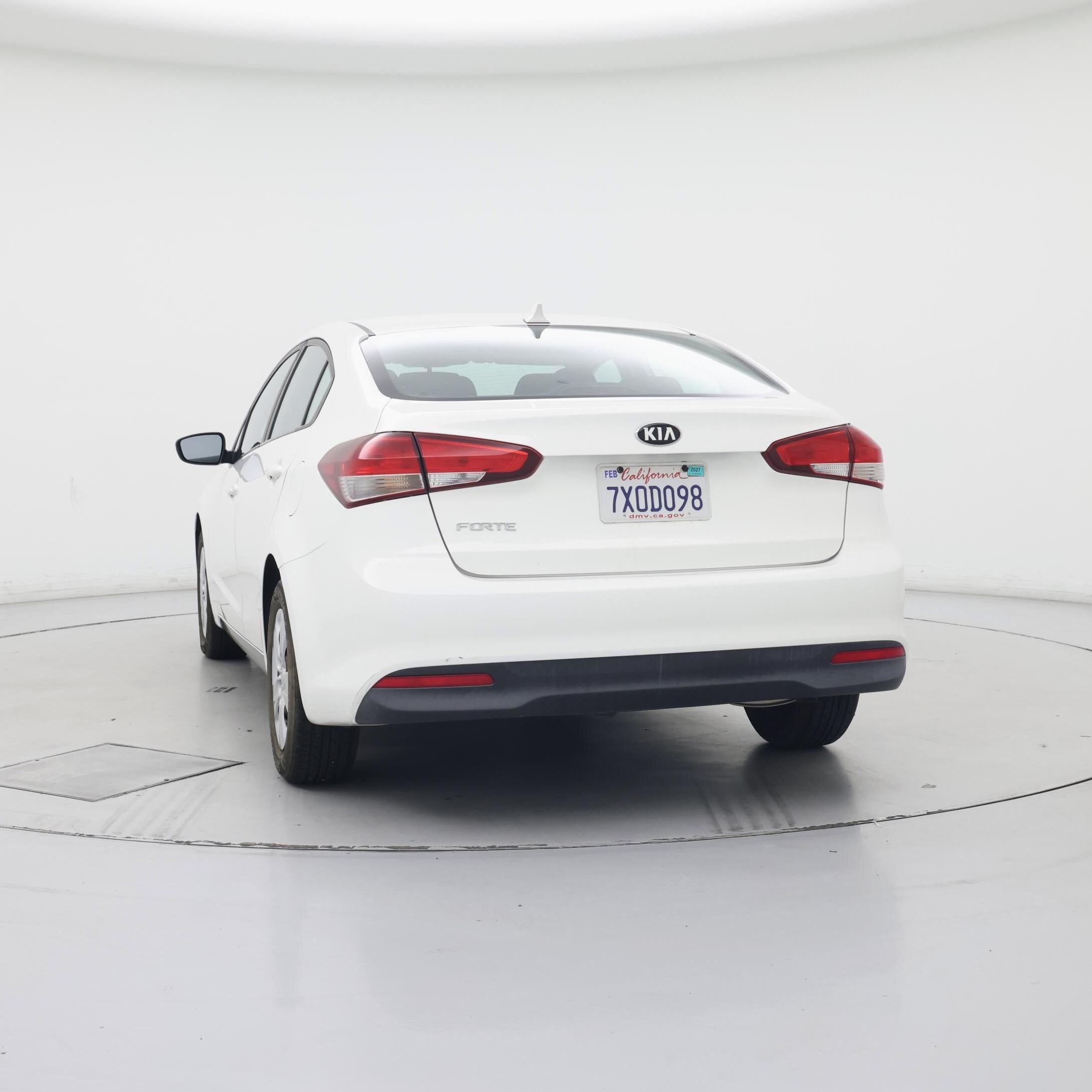 Thumbnail: 2017 Kia Forte - 6