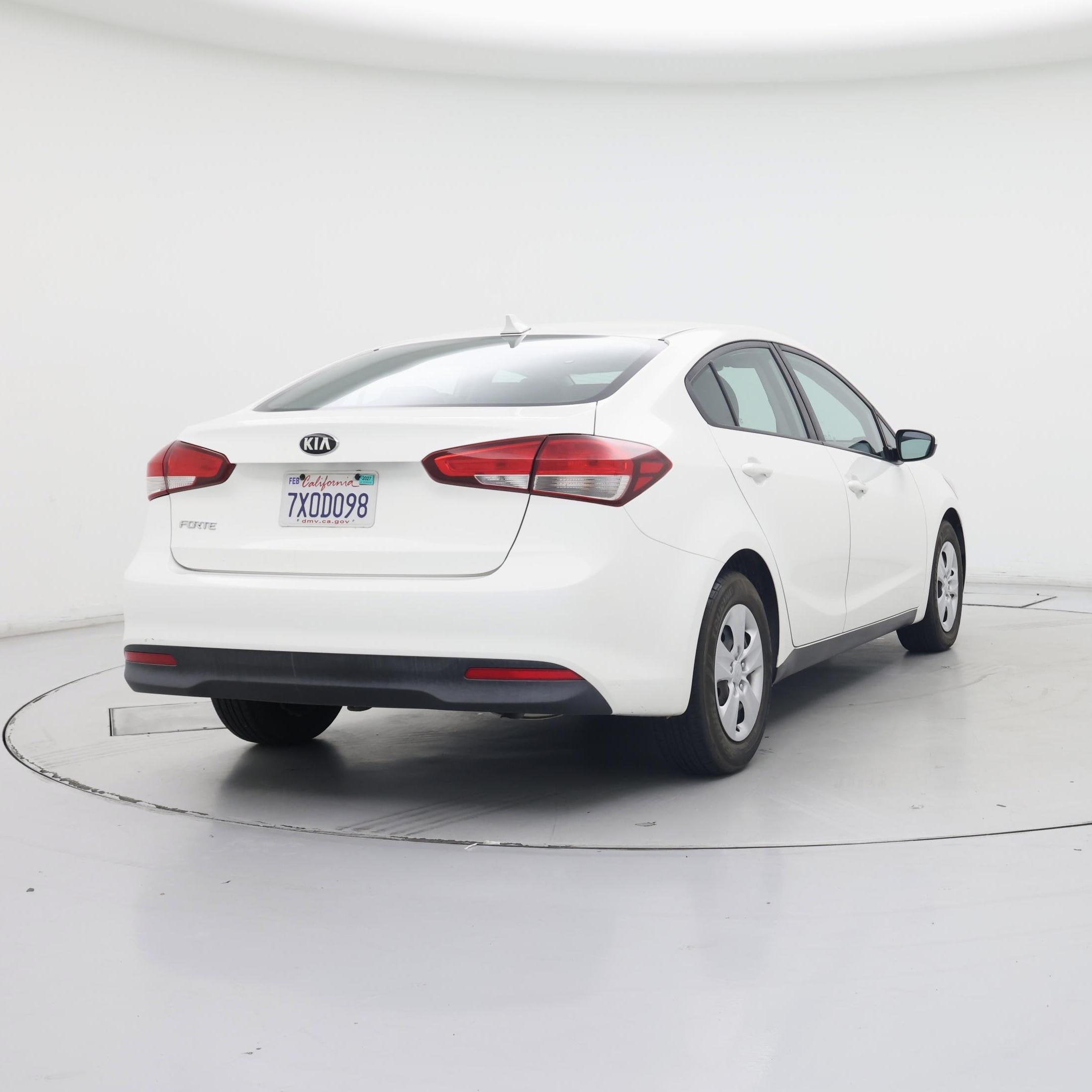 Thumbnail: 2017 Kia Forte - 8