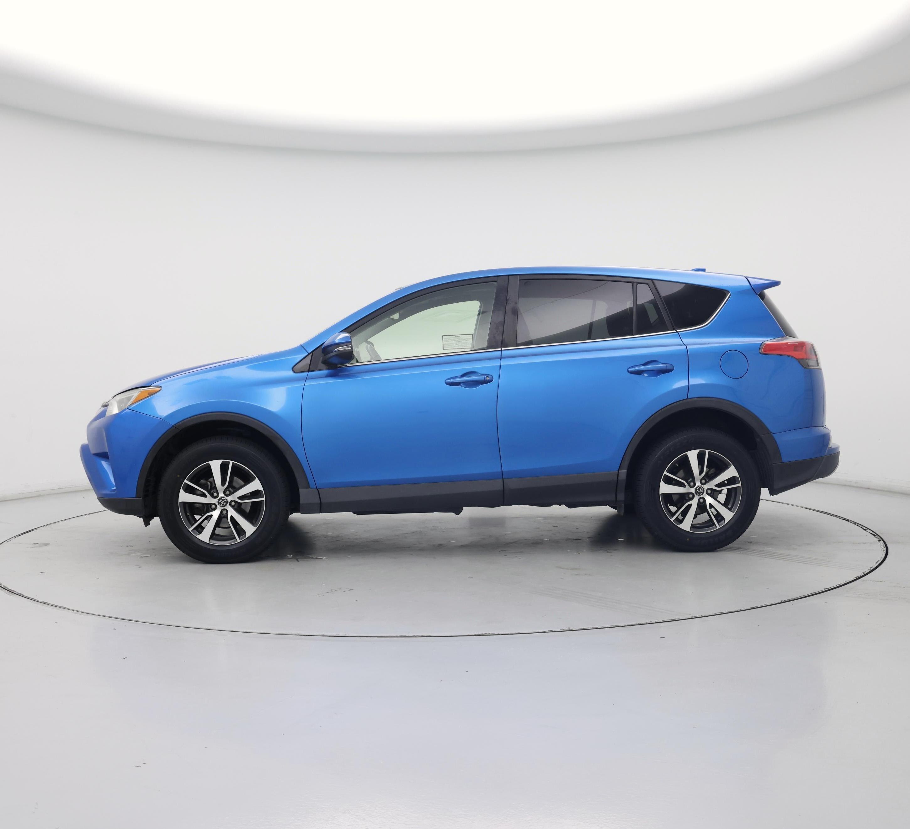 Thumbnail: 2017 Toyota RAV4 - 3
