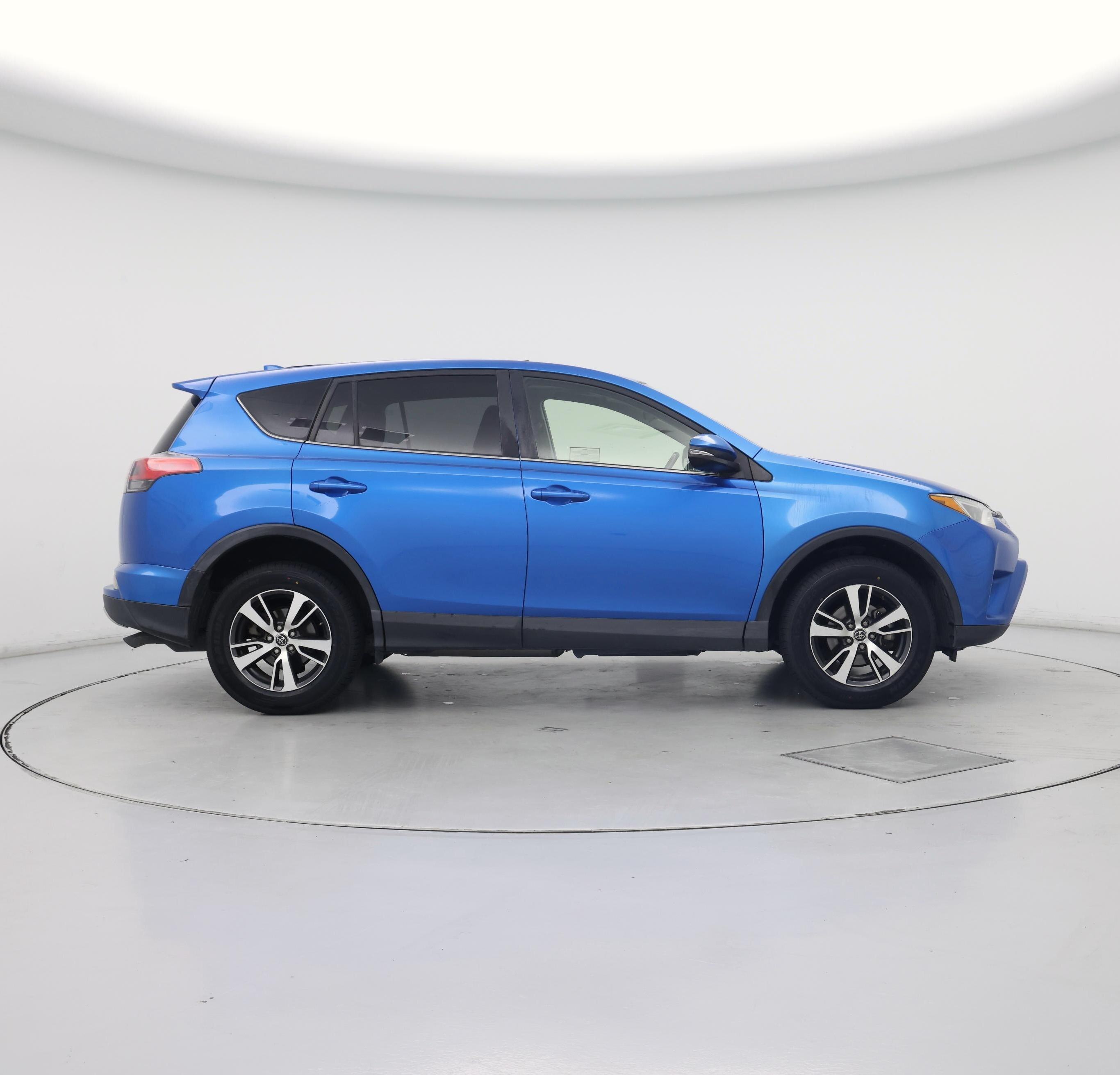 Thumbnail: 2017 Toyota RAV4 - 7