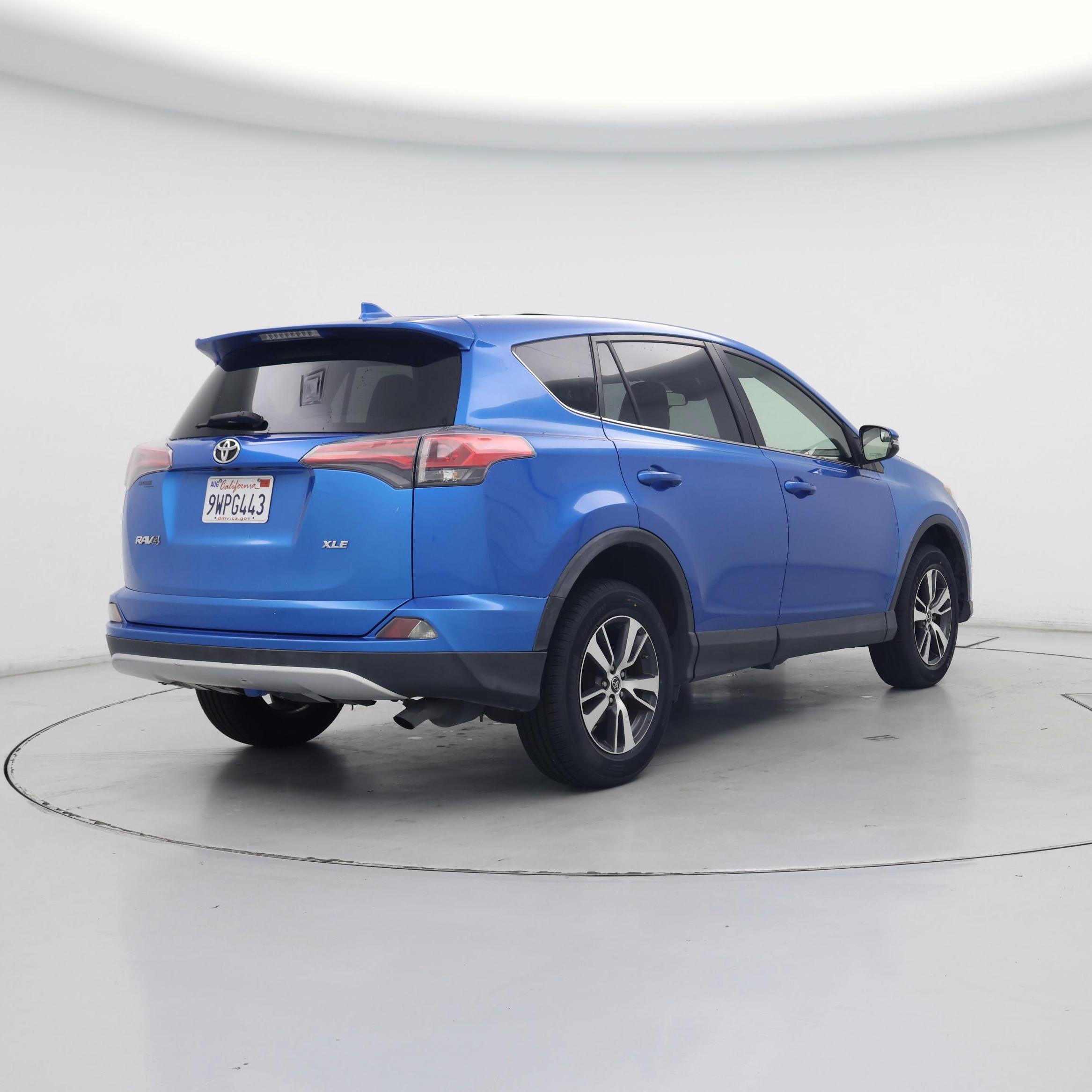 Thumbnail: 2017 Toyota RAV4 - 8