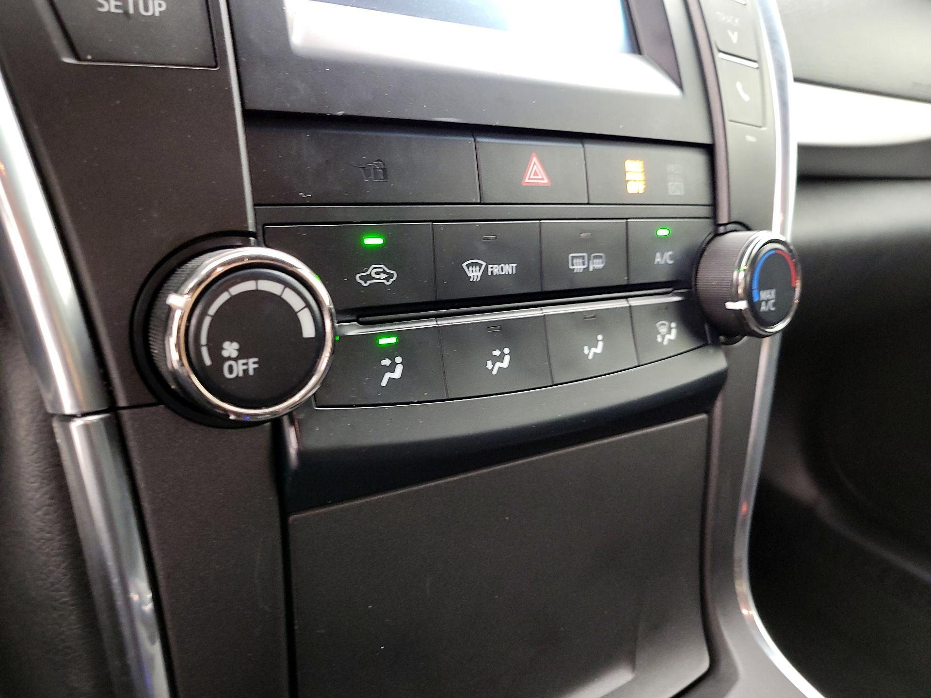 Thumbnail: 2016 Toyota Camry - 16