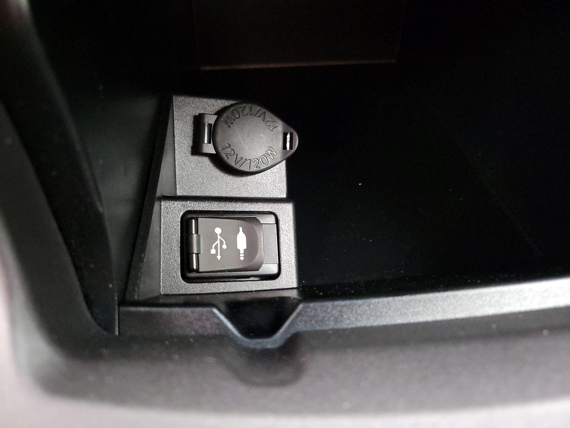 Thumbnail: 2016 Toyota Camry - 18