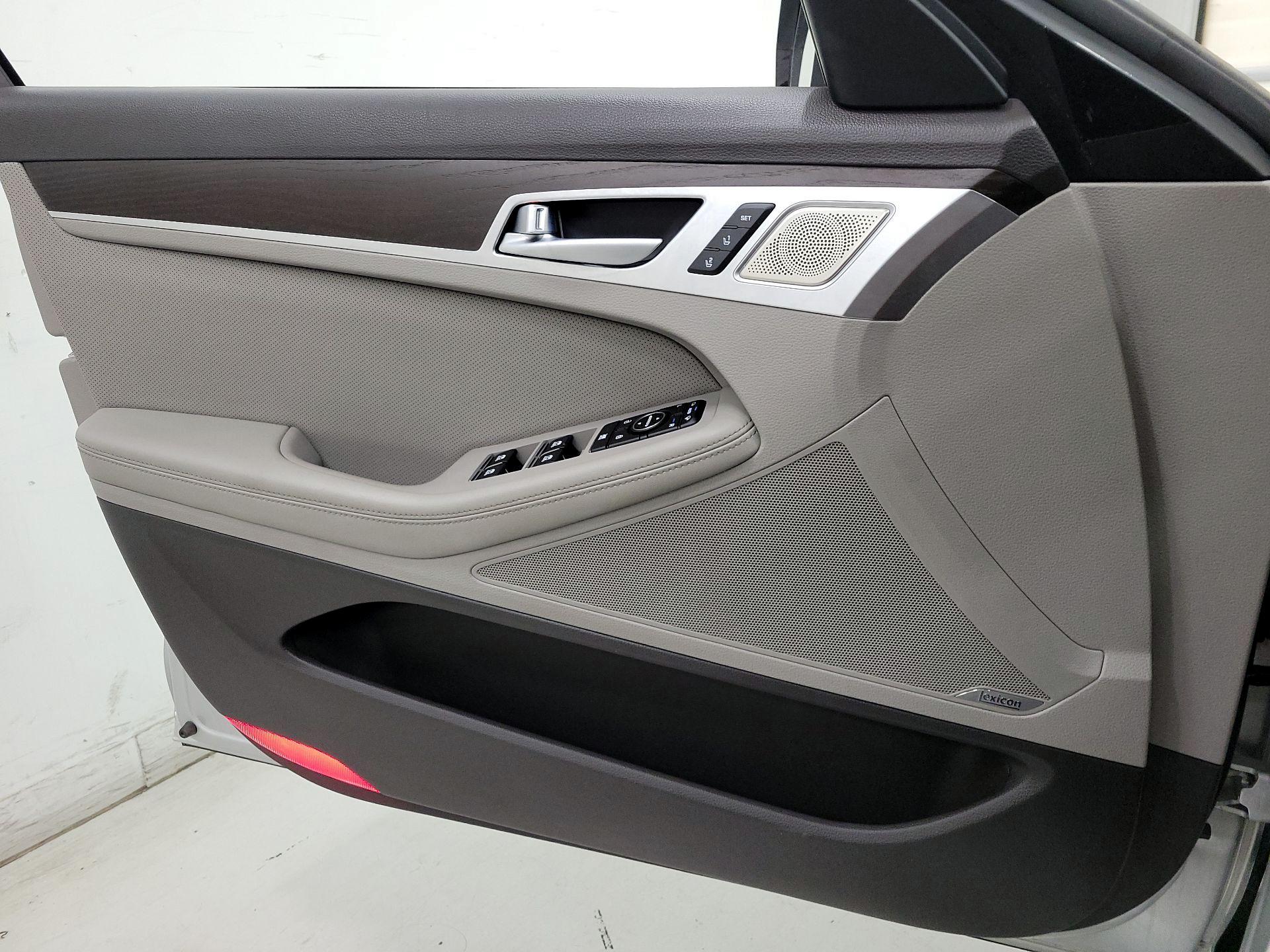 Thumbnail: 2019 Genesis G80 - 12