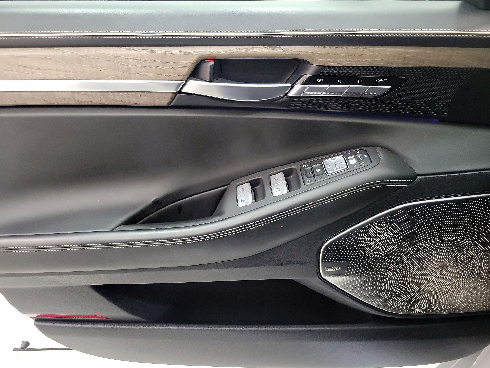 Thumbnail: 2020 Genesis G90 - 12