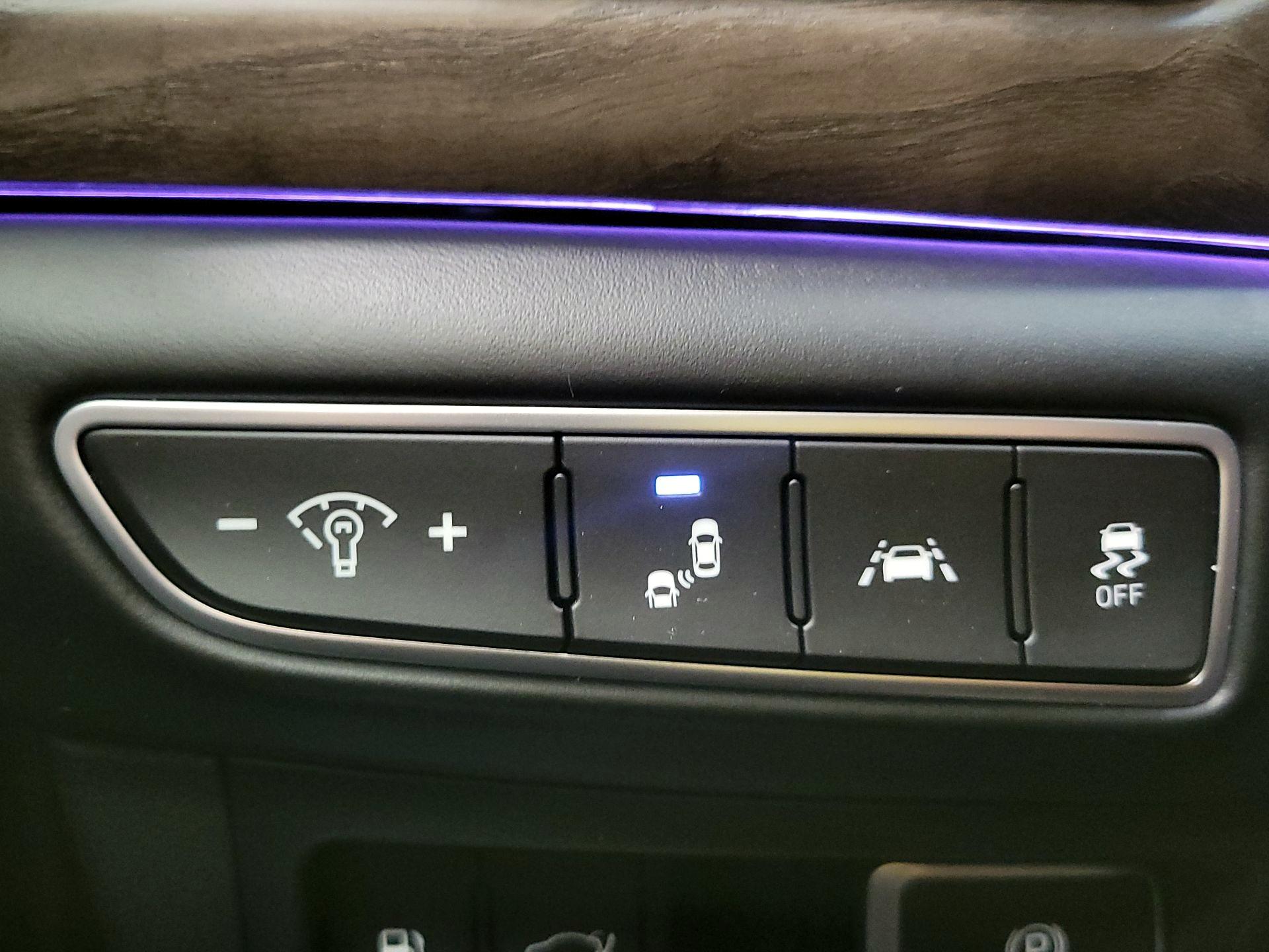 Thumbnail: 2020 Genesis G90 - 13