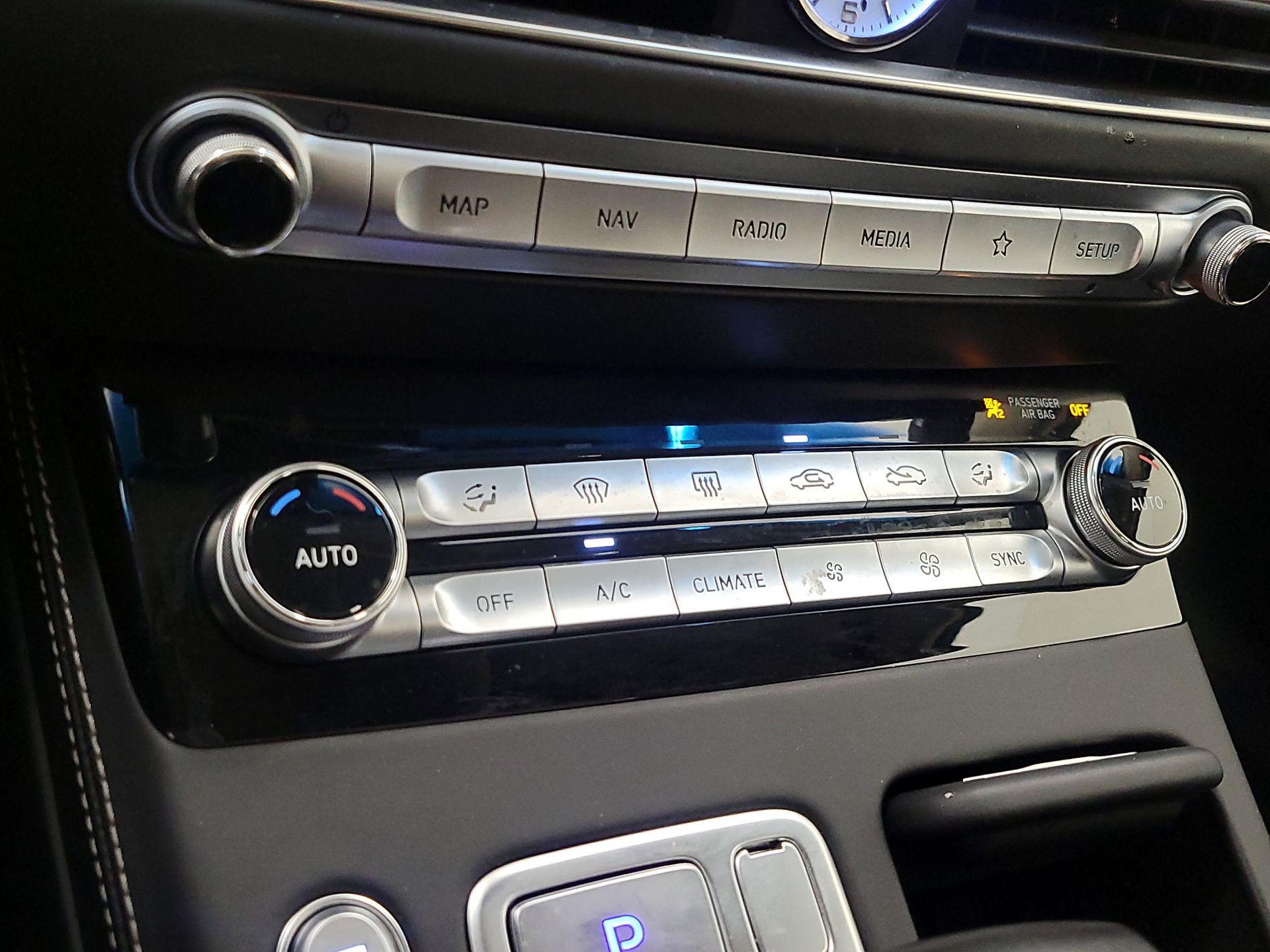 Thumbnail: 2020 Genesis G90 - 17