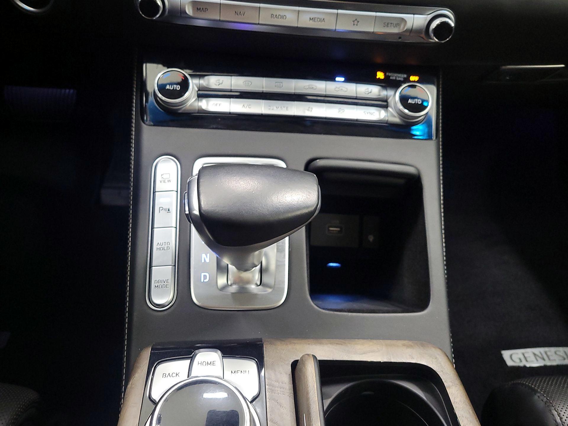 Thumbnail: 2020 Genesis G90 - 18