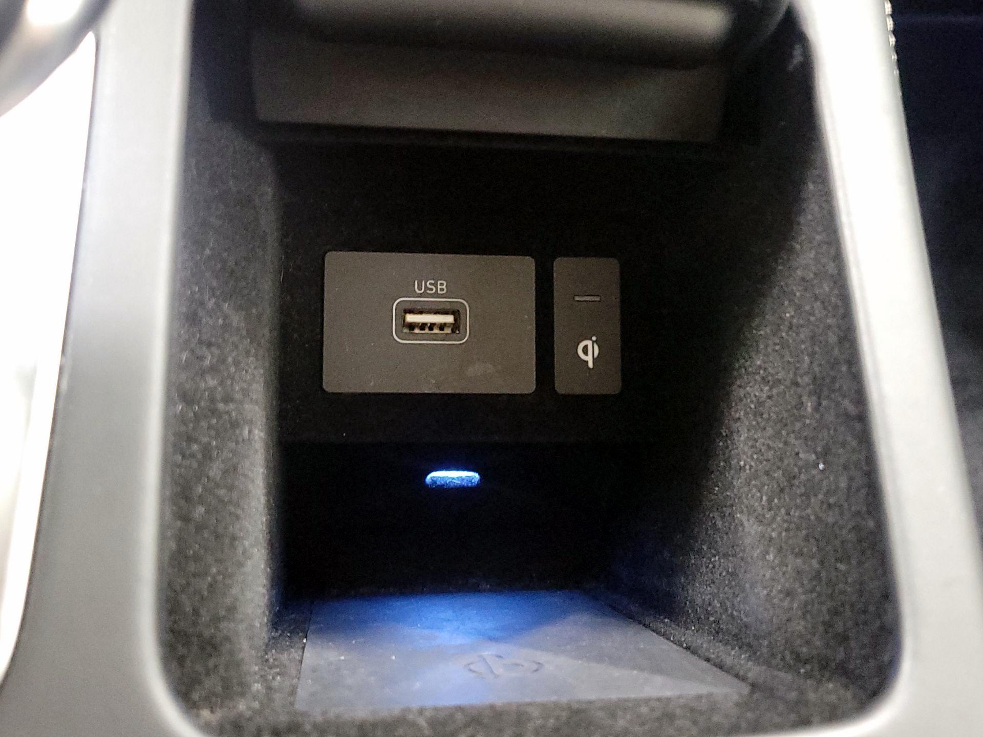 Thumbnail: 2020 Genesis G90 - 19