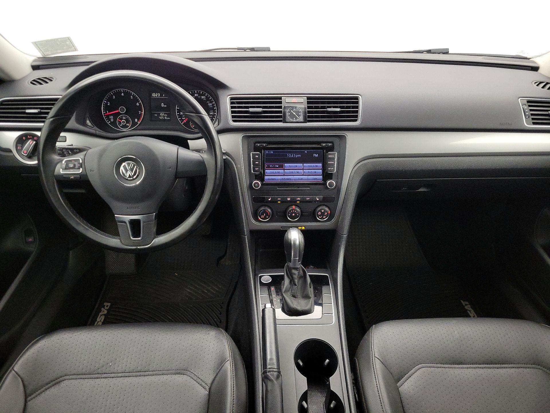 Thumbnail: 2015 Volkswagen Passat - 9