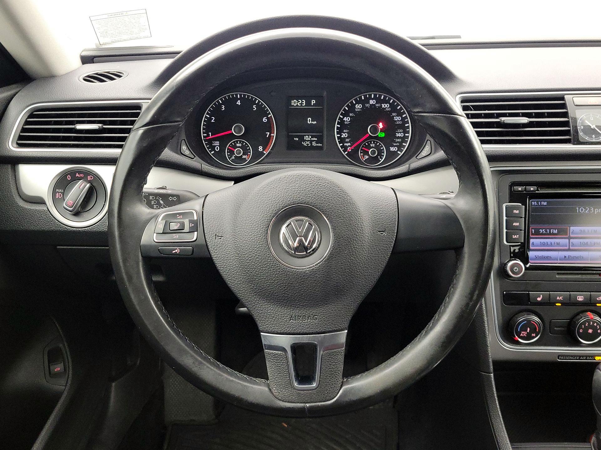 Thumbnail: 2015 Volkswagen Passat - 10