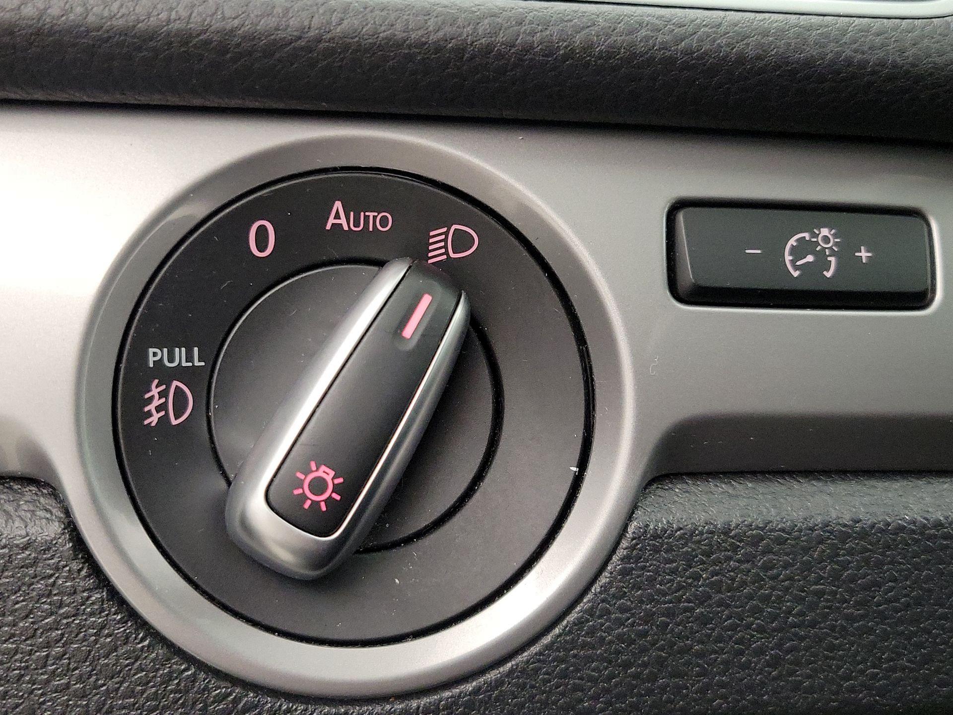 Thumbnail: 2015 Volkswagen Passat - 13