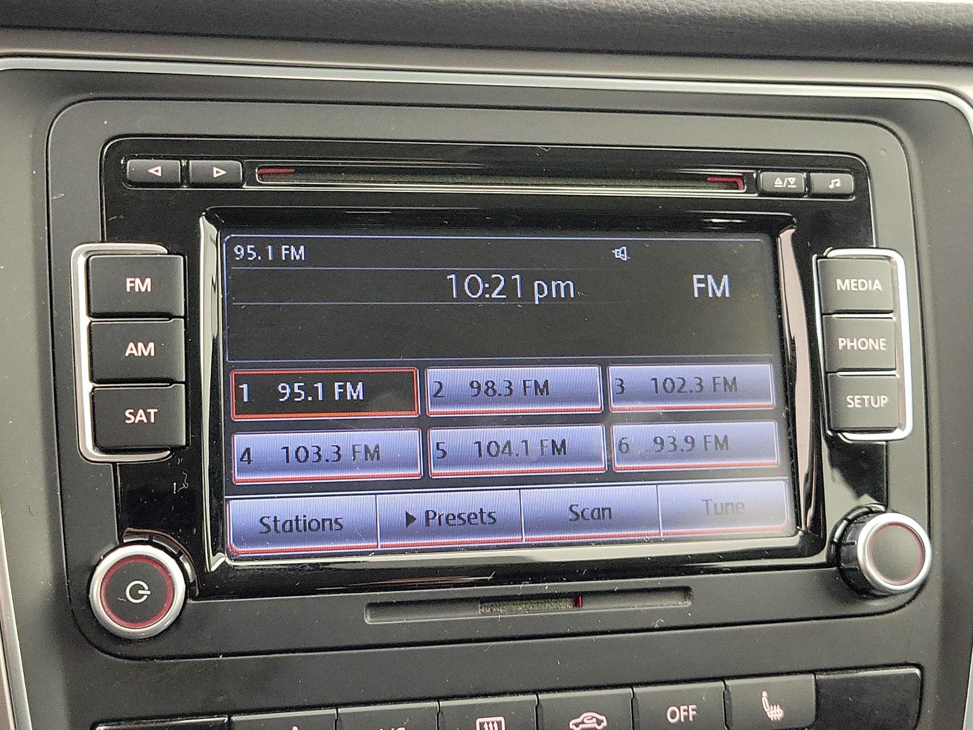 Thumbnail: 2015 Volkswagen Passat - 15