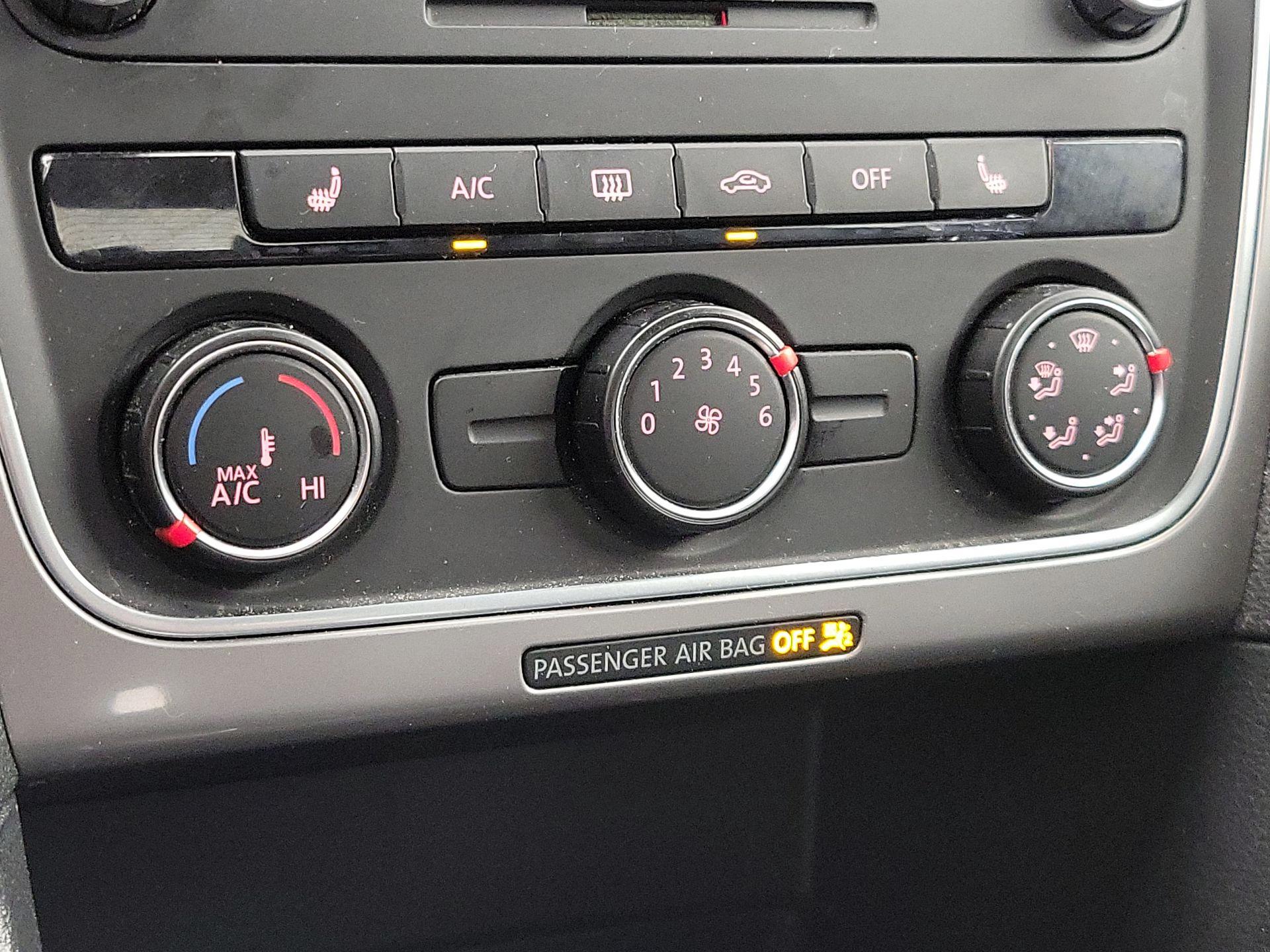 Thumbnail: 2015 Volkswagen Passat - 16