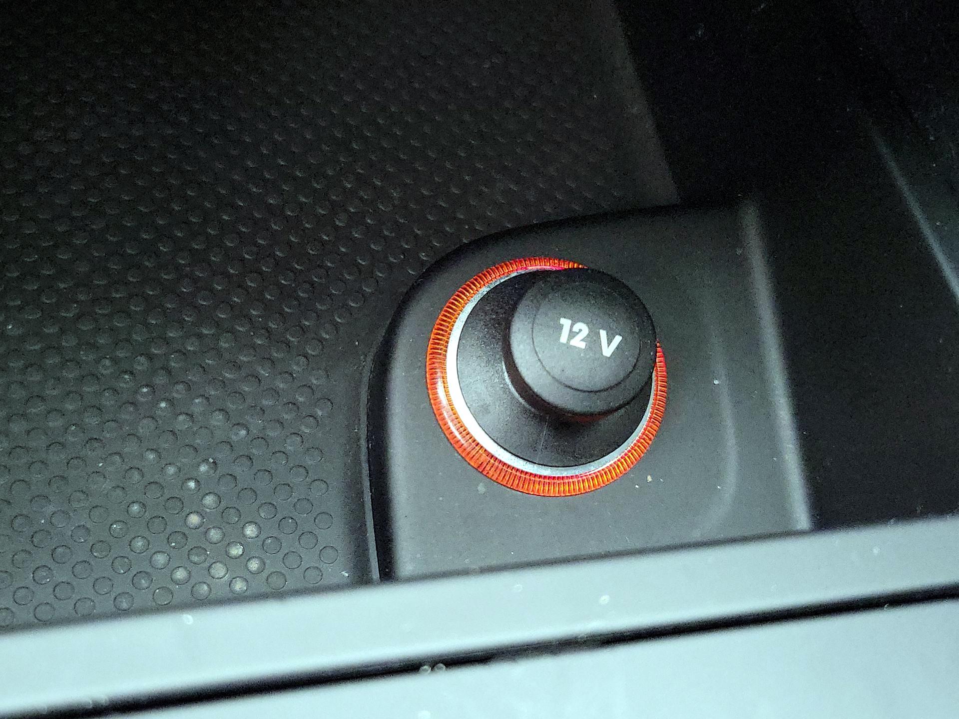 Thumbnail: 2015 Volkswagen Passat - 18