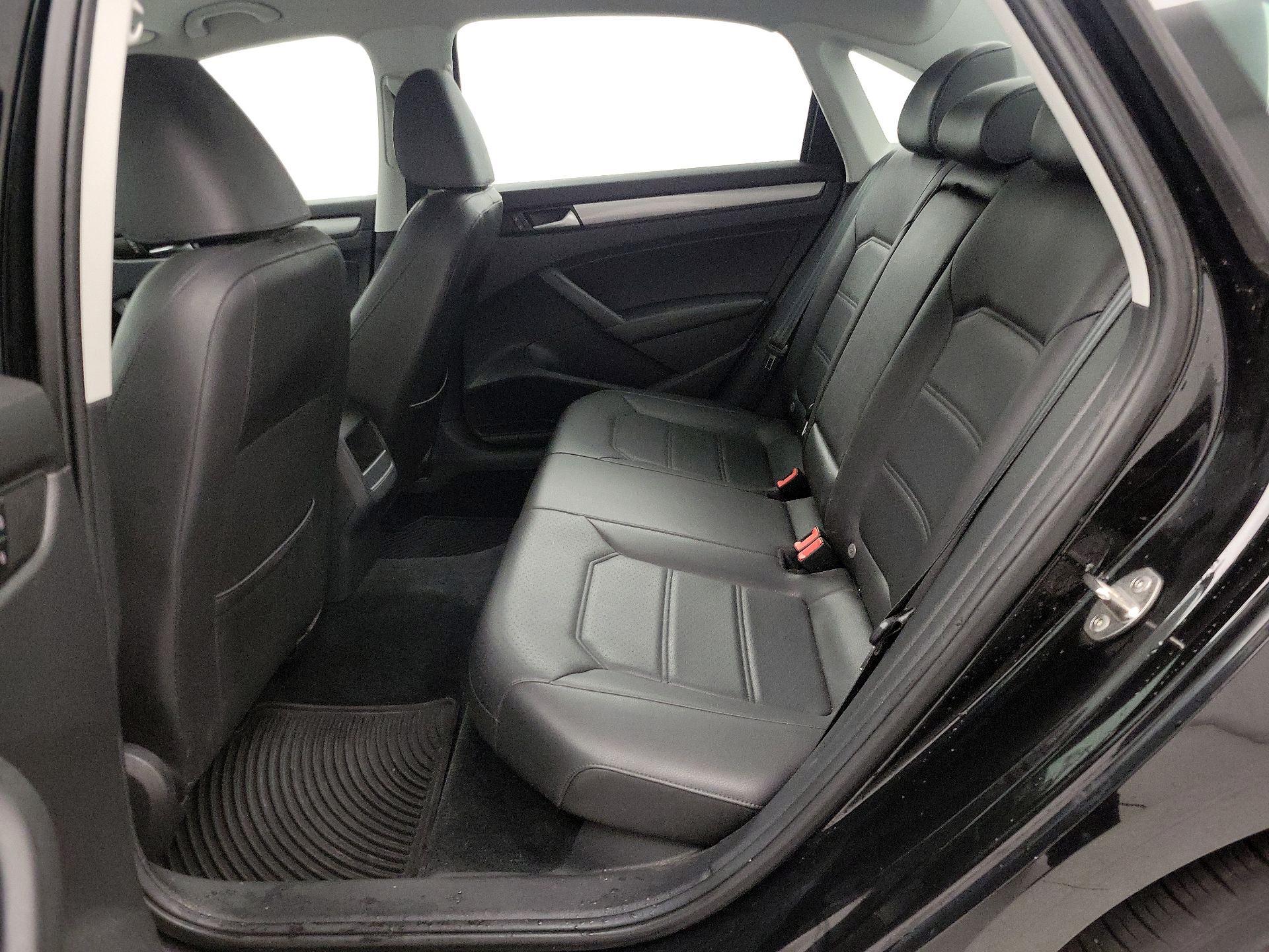 Thumbnail: 2015 Volkswagen Passat - 19