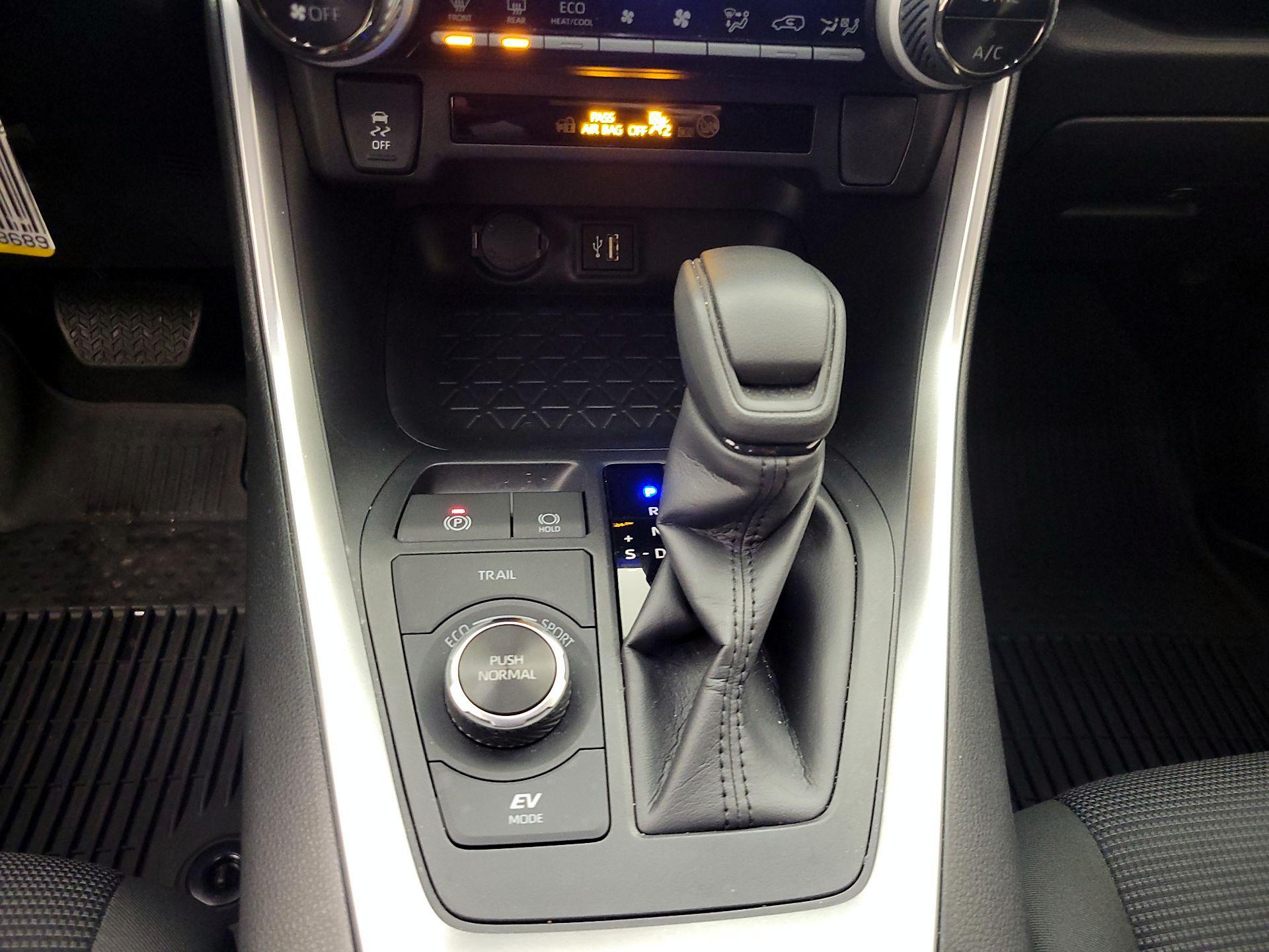 Thumbnail: 2024 Toyota RAV4 - 17