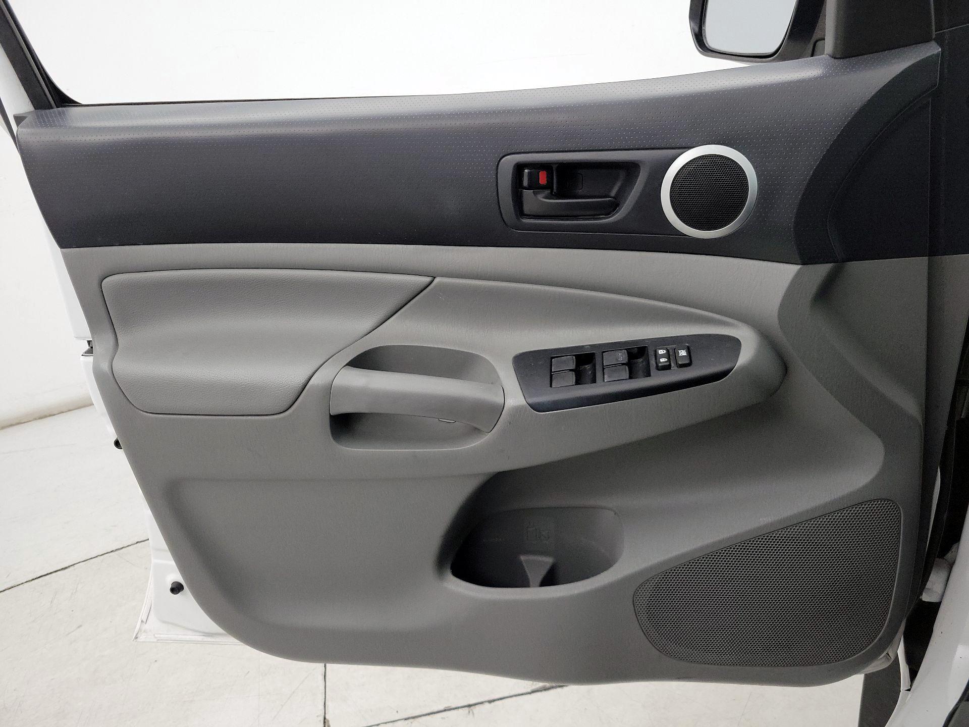 Thumbnail: 2015 Toyota Tacoma - 12