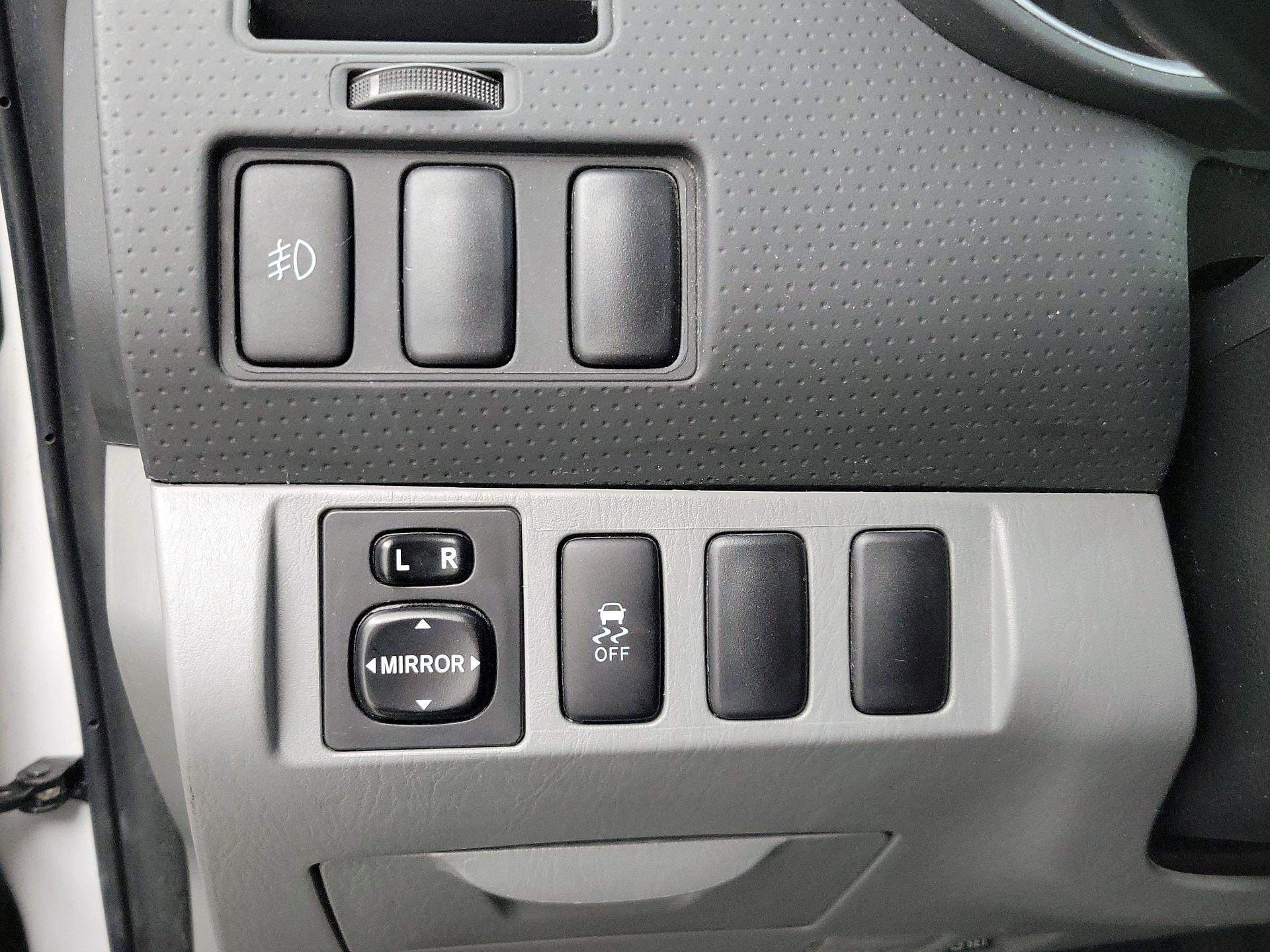 Thumbnail: 2015 Toyota Tacoma - 13