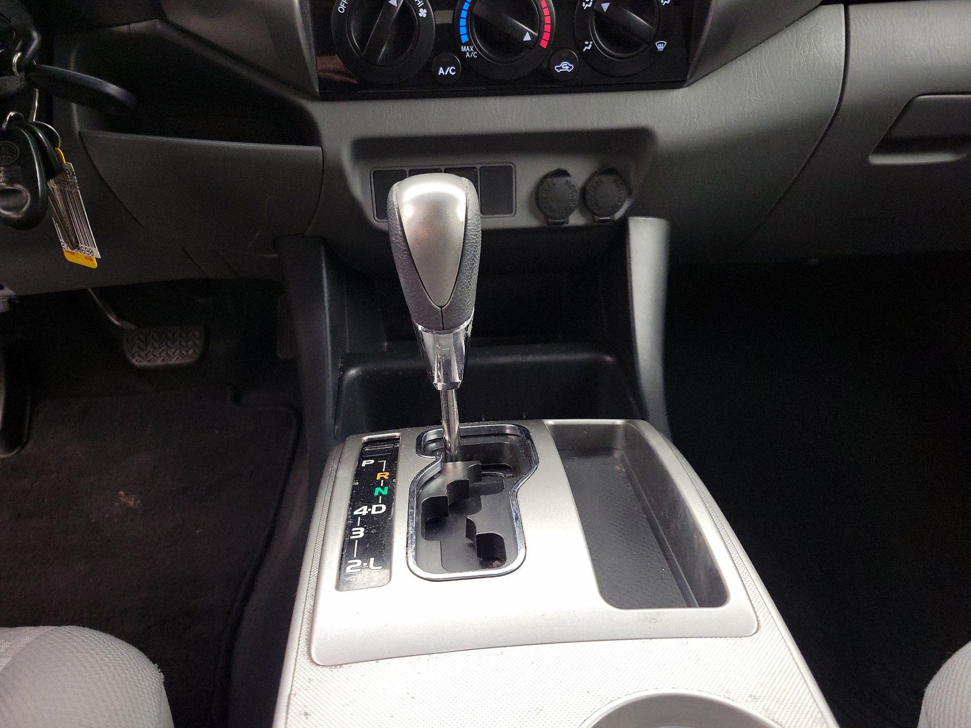 Thumbnail: 2015 Toyota Tacoma - 17