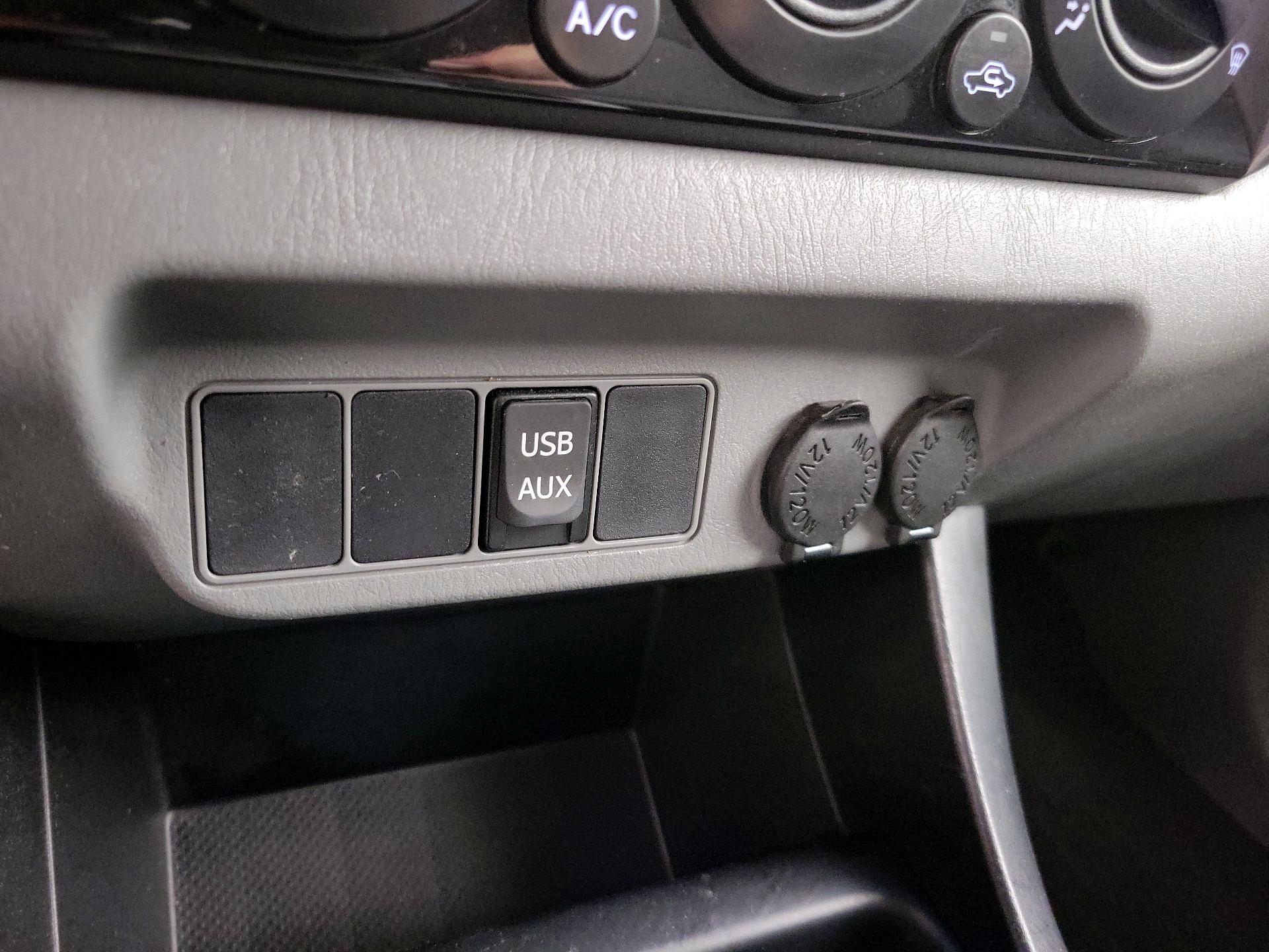 Thumbnail: 2015 Toyota Tacoma - 18