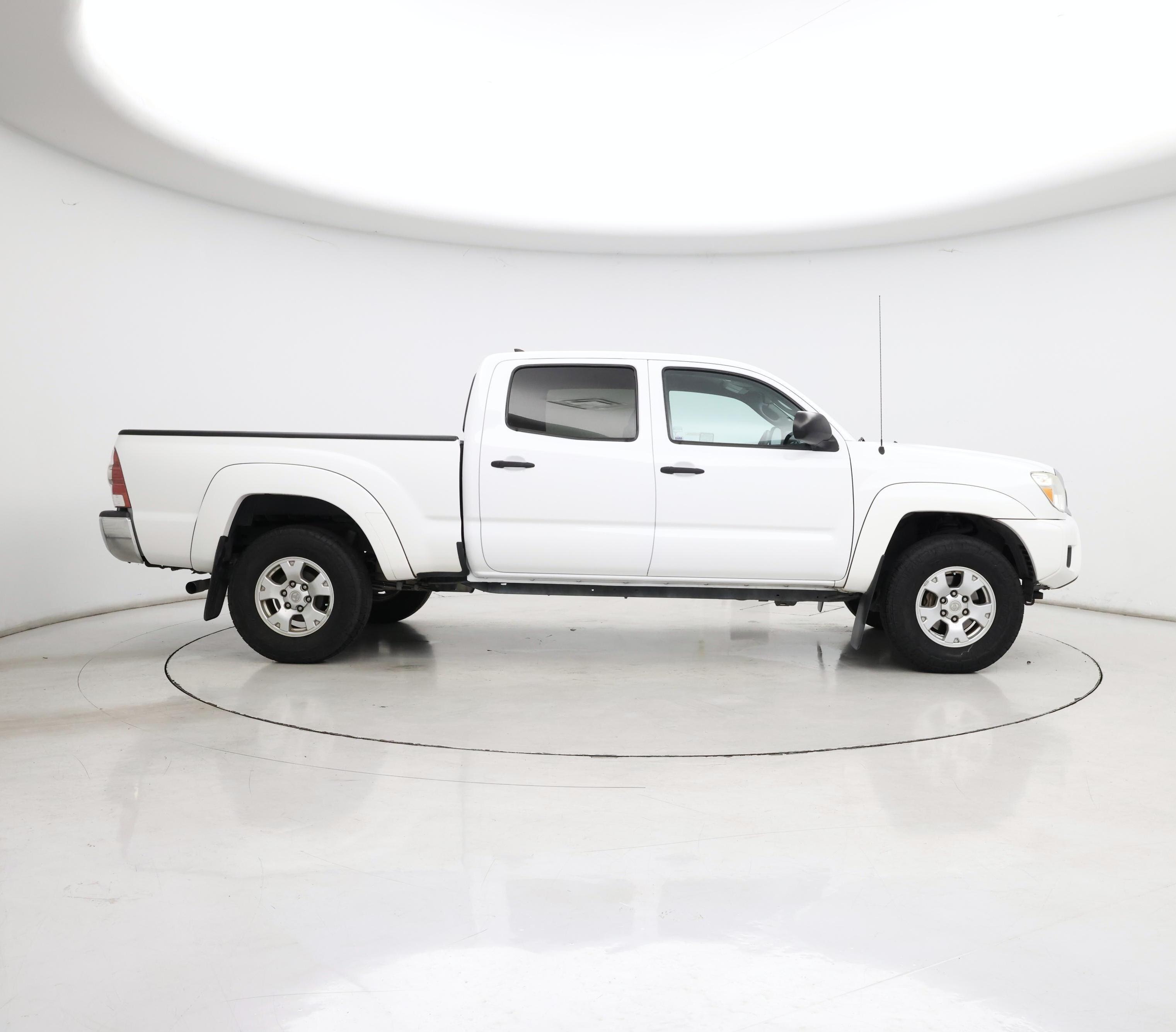 Thumbnail: 2015 Toyota Tacoma - 7