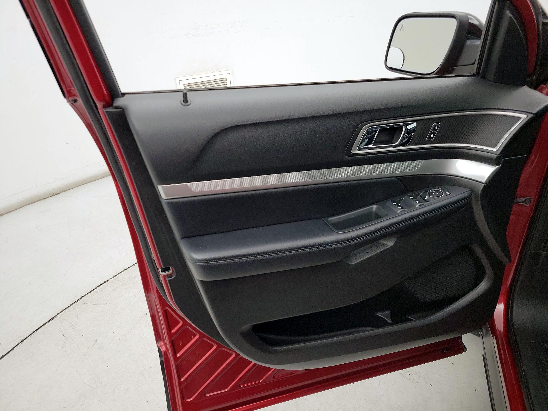 Thumbnail: 2017 Ford Explorer - 12